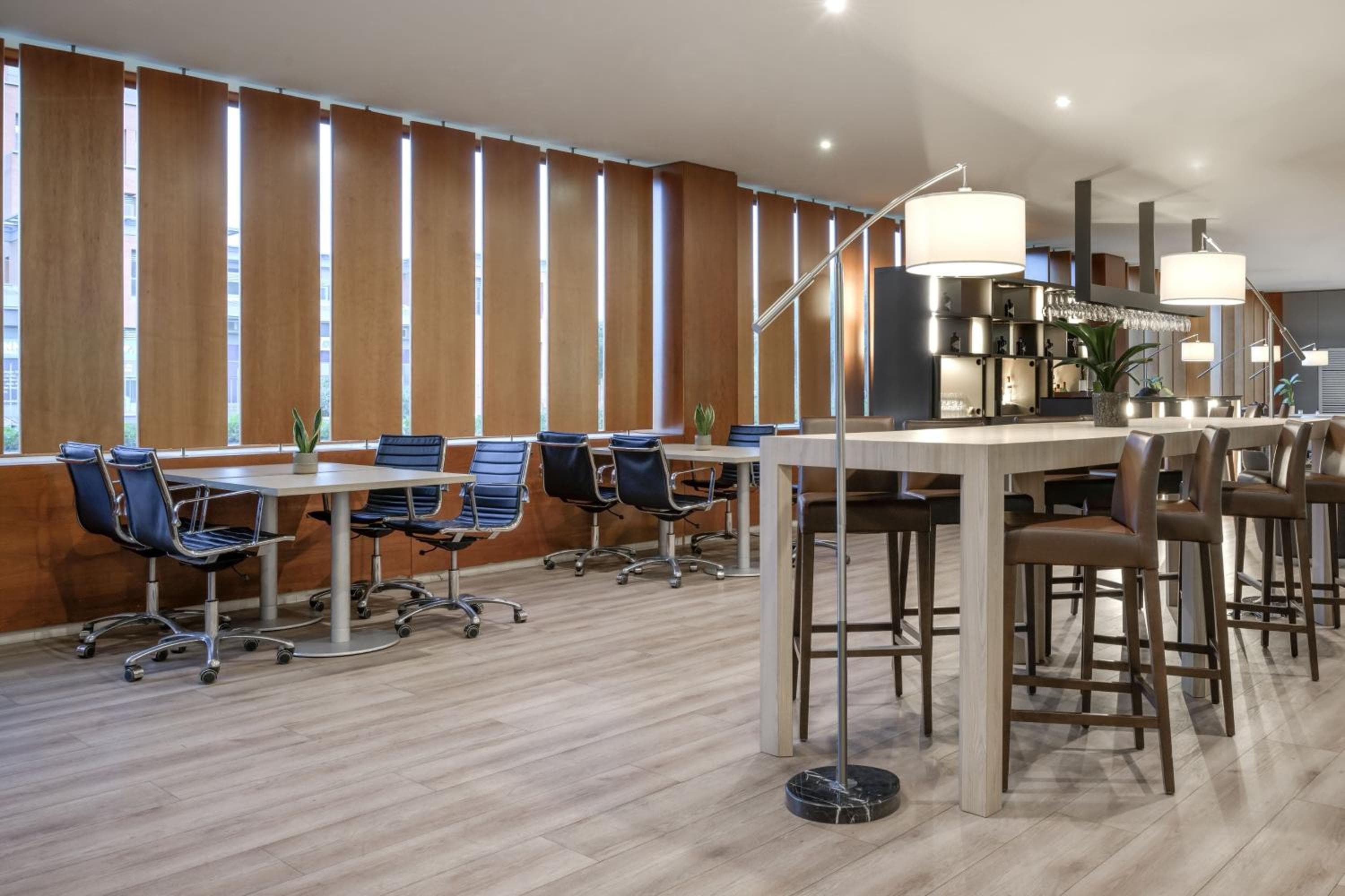 AC Hotel Sevilla Fórum by Marriott — 11