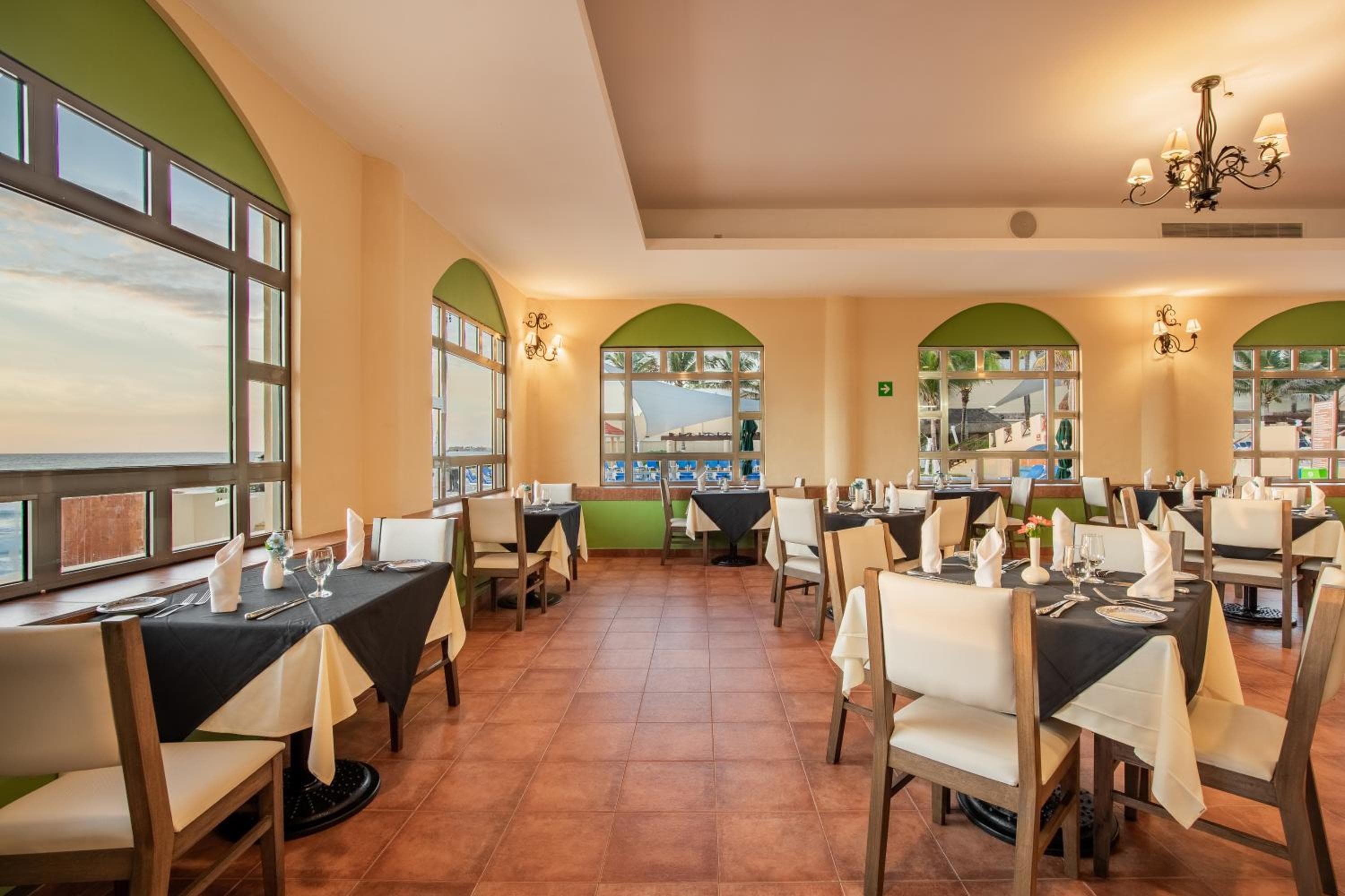 GR Solaris Cancun All Inclusive — 24