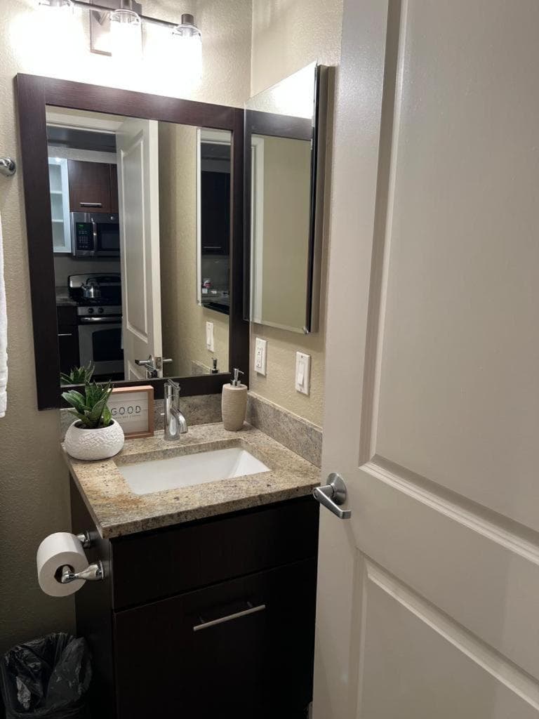 Amazing Universal Studios Loft FREE parking — 2