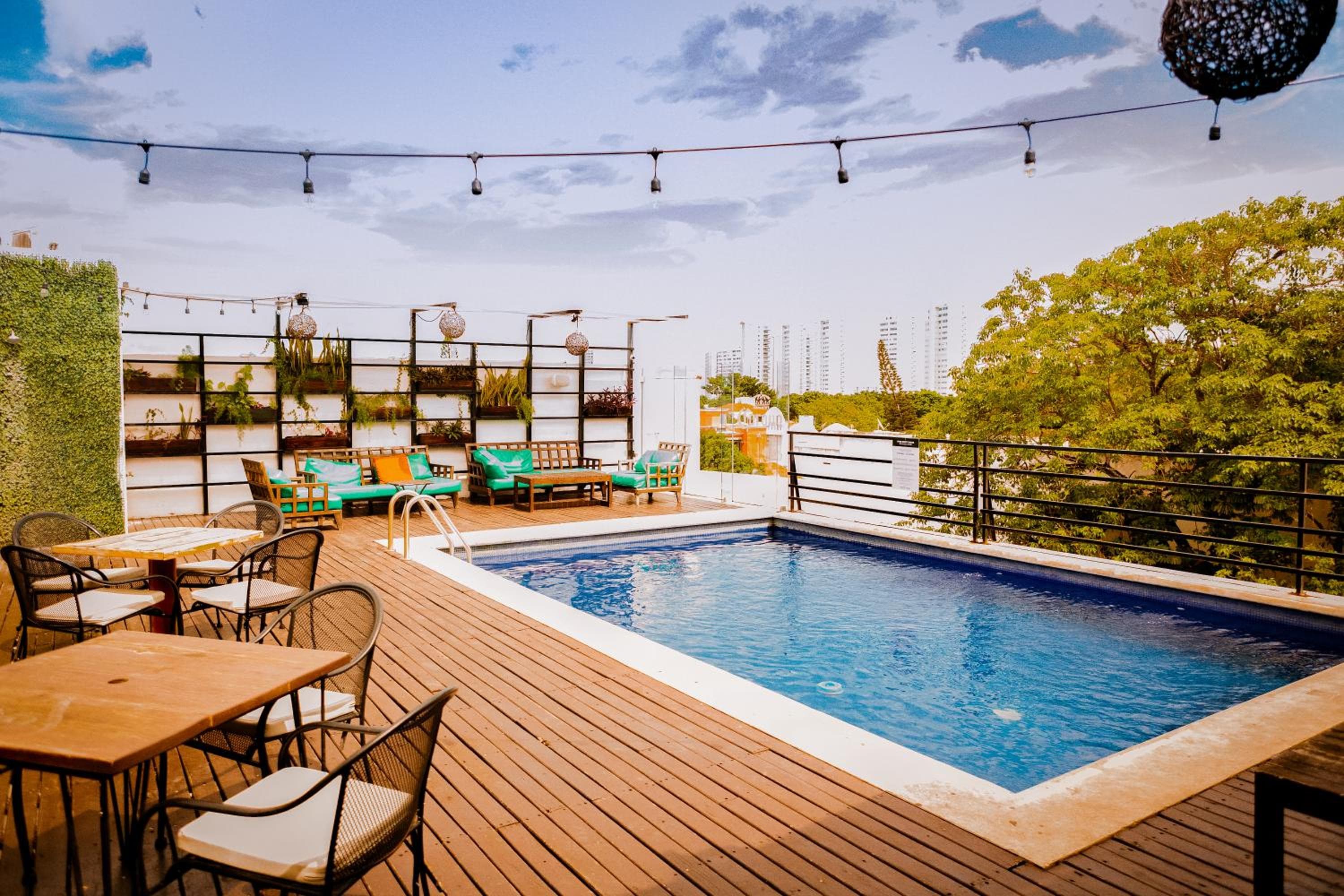 Nomads Hotel, Hostal y Piscina en la azotea Cancún — 1
