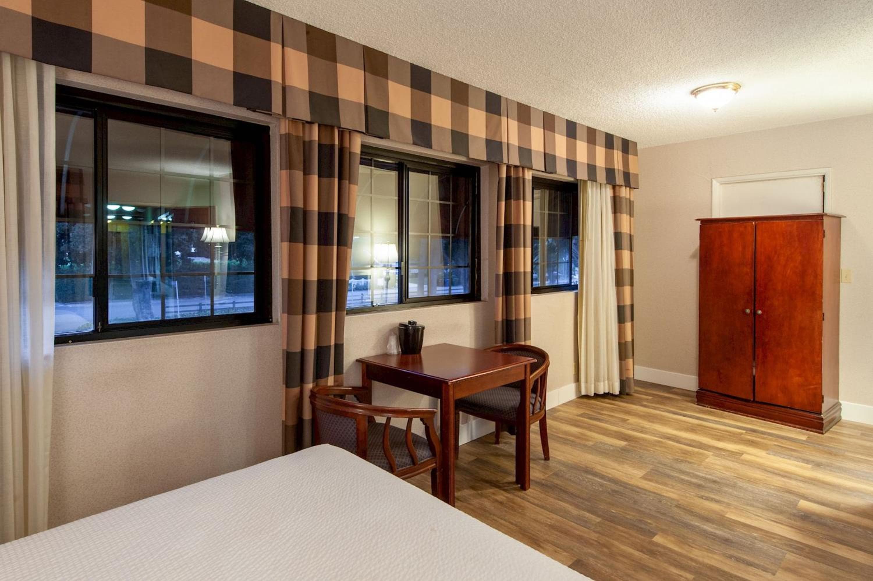 Studio City Court Yard Hotel - Studio City Innenhof Hotel — 28
