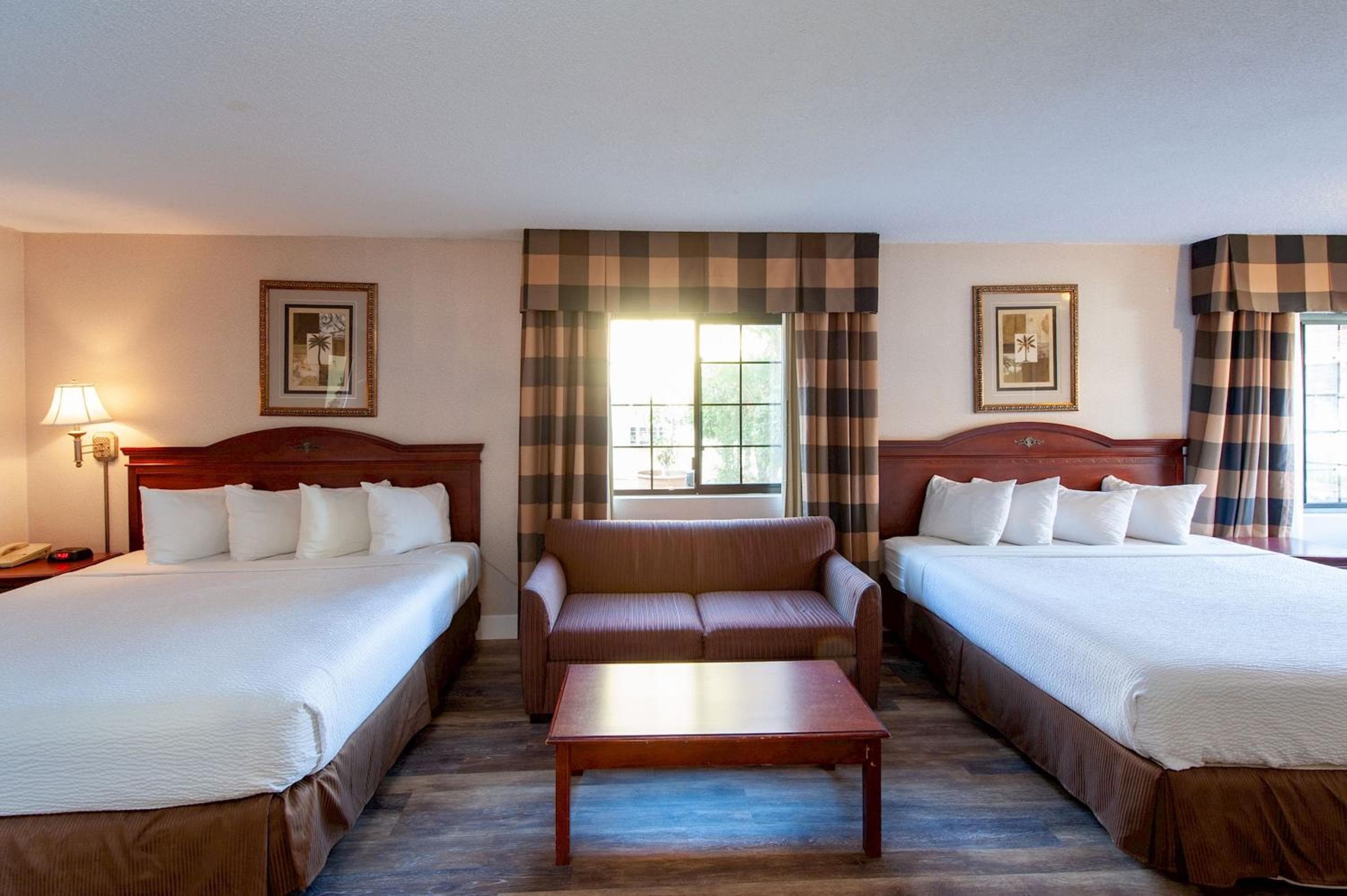 Studio City Court Yard Hotel - Studio City Innenhof Hotel — 30