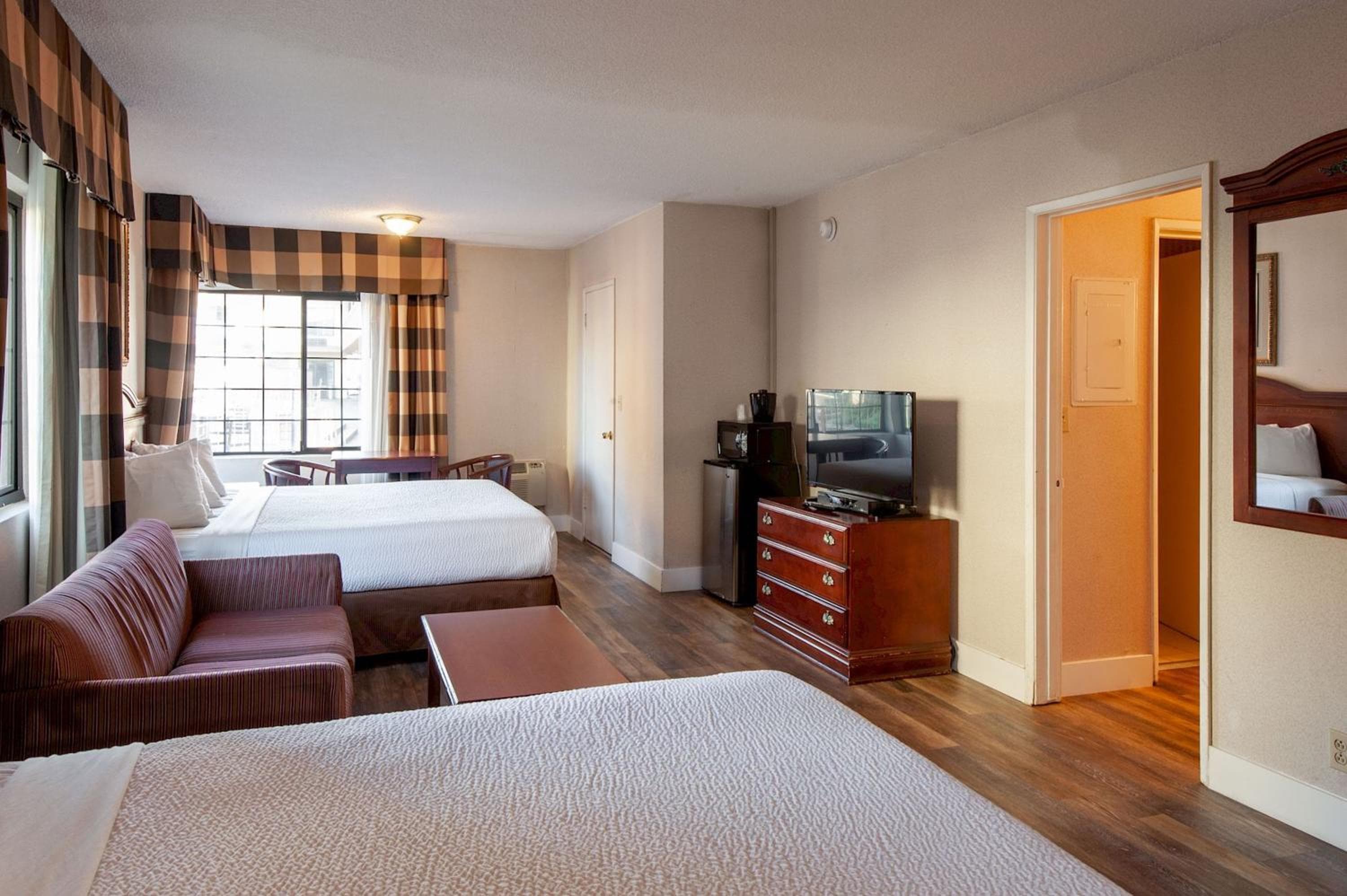 Studio City Court Yard Hotel - Studio City Innenhof Hotel — 29