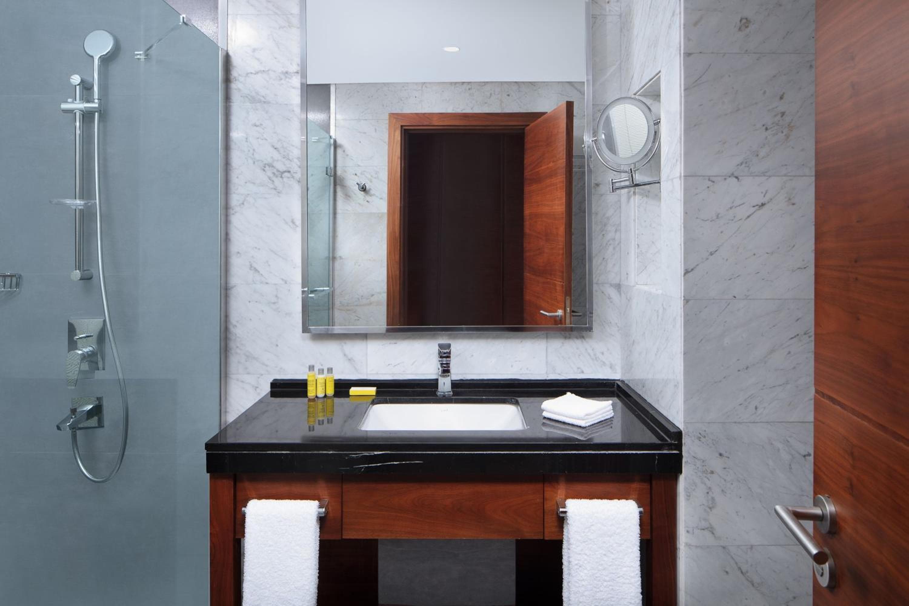 Delta Hotels by Marriott Istanbul Levent — 12