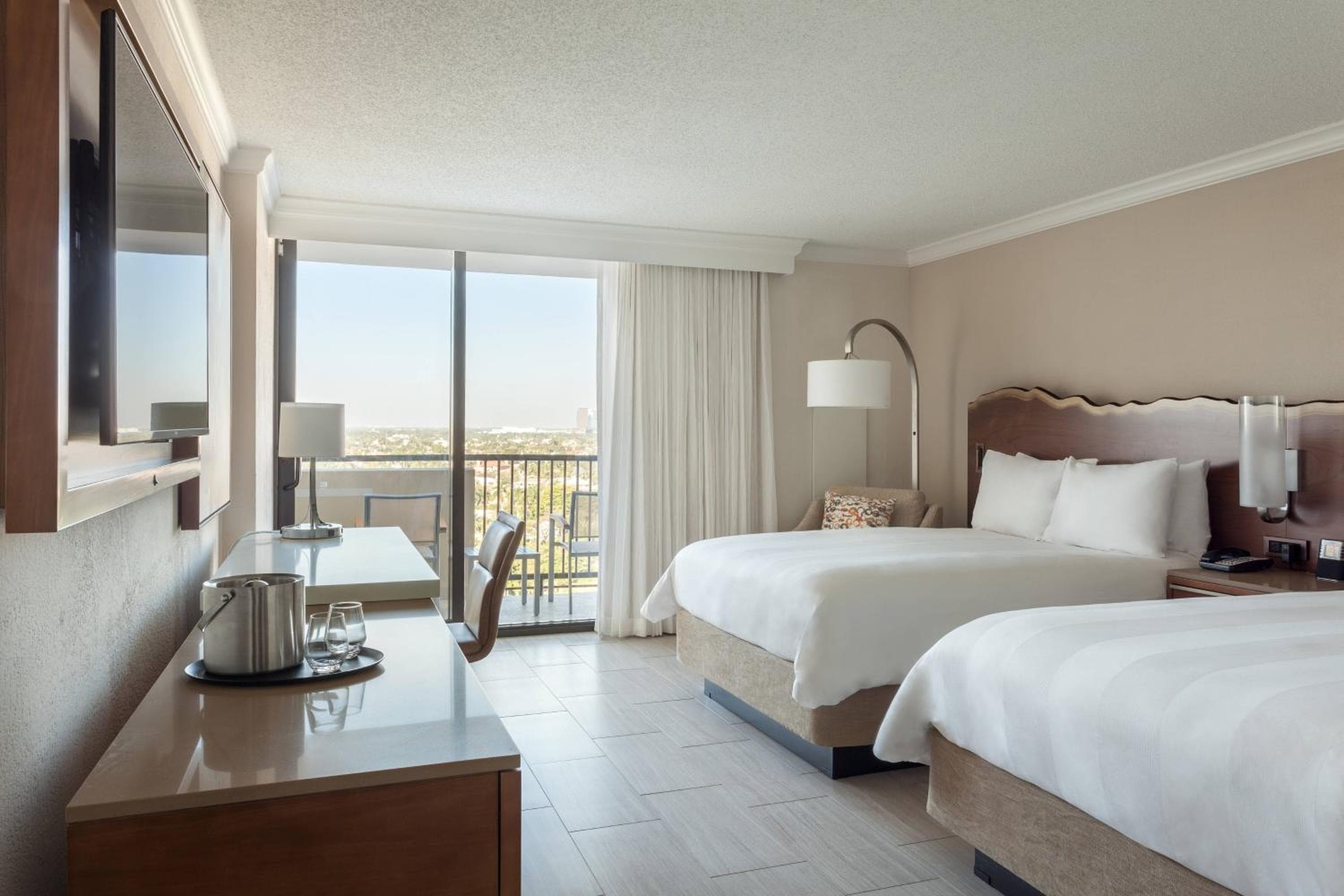 Fort Lauderdale Marriott Harbor Beach Resort & Spa — 10