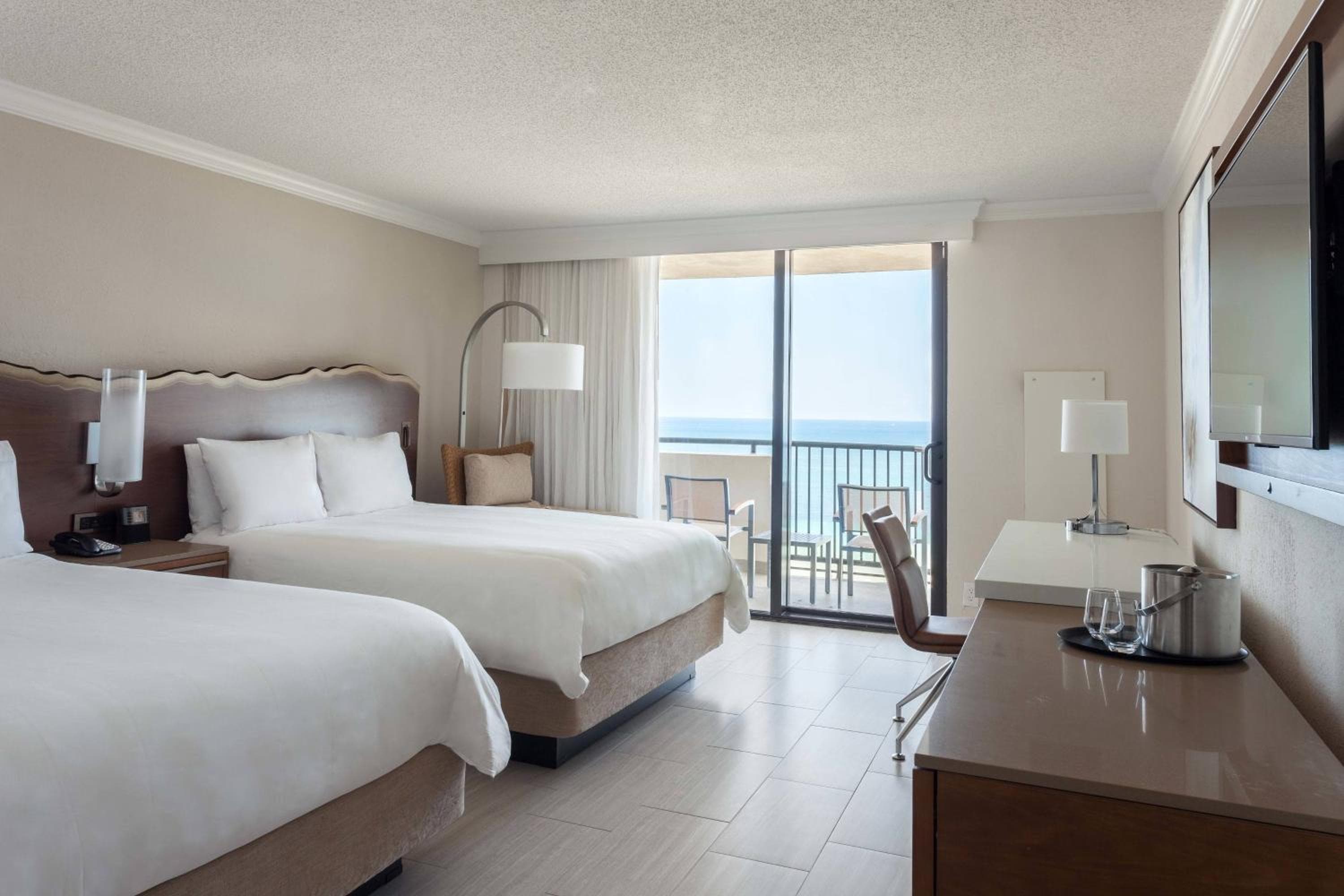 Fort Lauderdale Marriott Harbor Beach Resort & Spa — 11