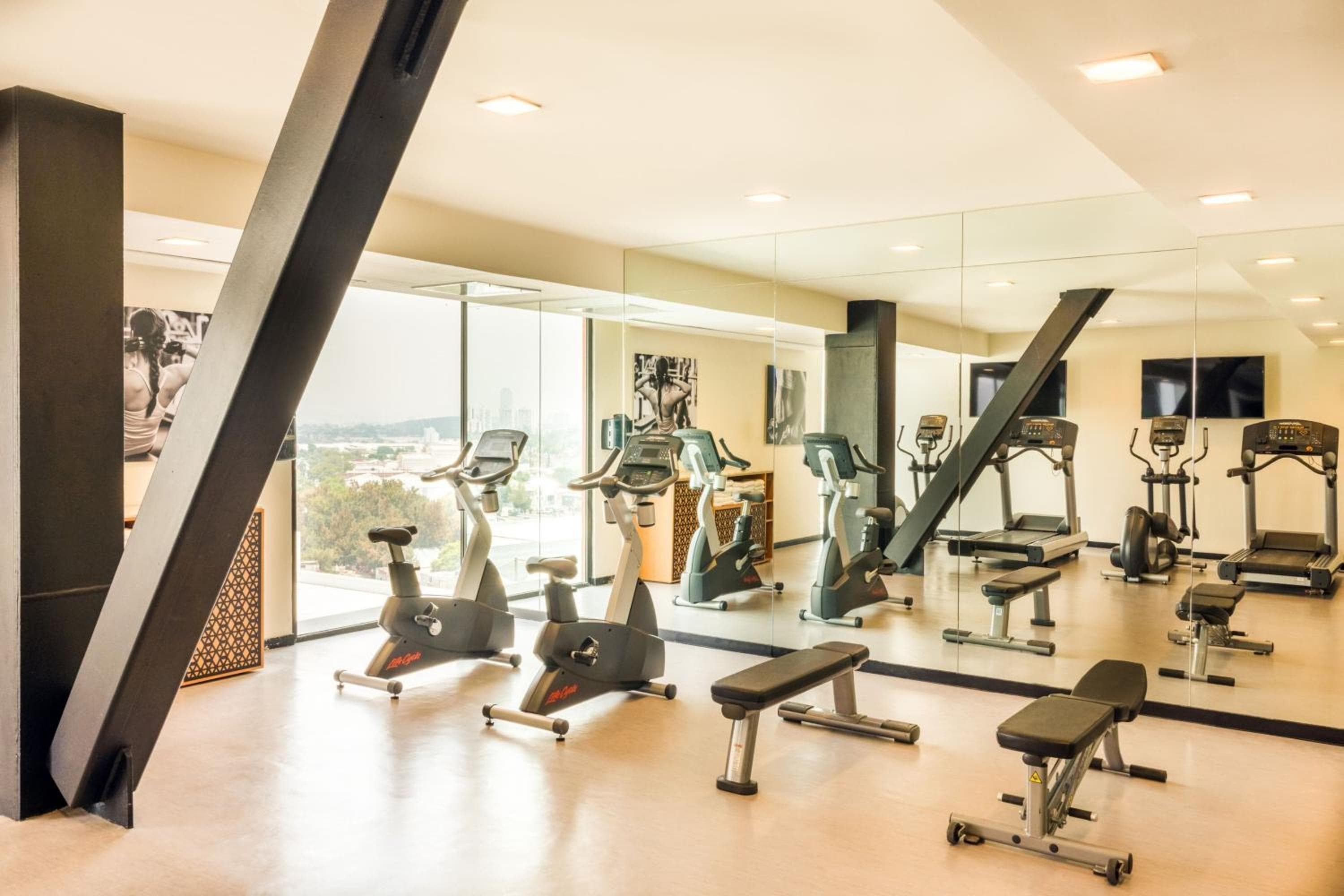 Courtyard by Marriott Mexico City Vallejo — 2