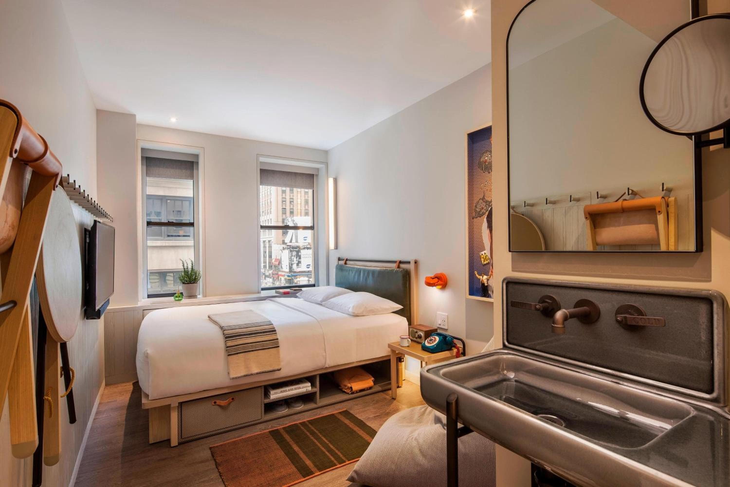MOXY NYC Times Square — 10