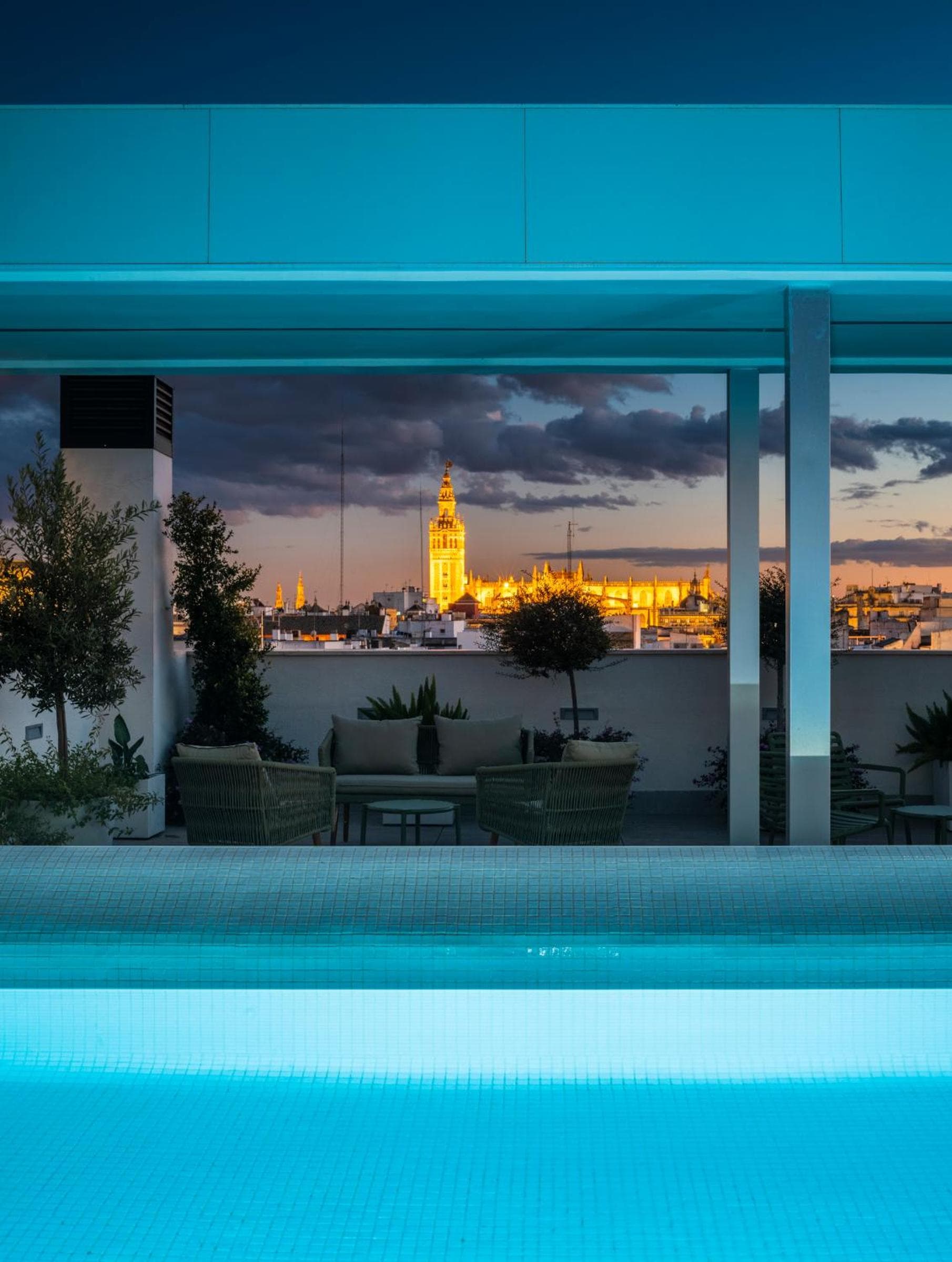 nQn Aparts & Suites Sevilla — 12