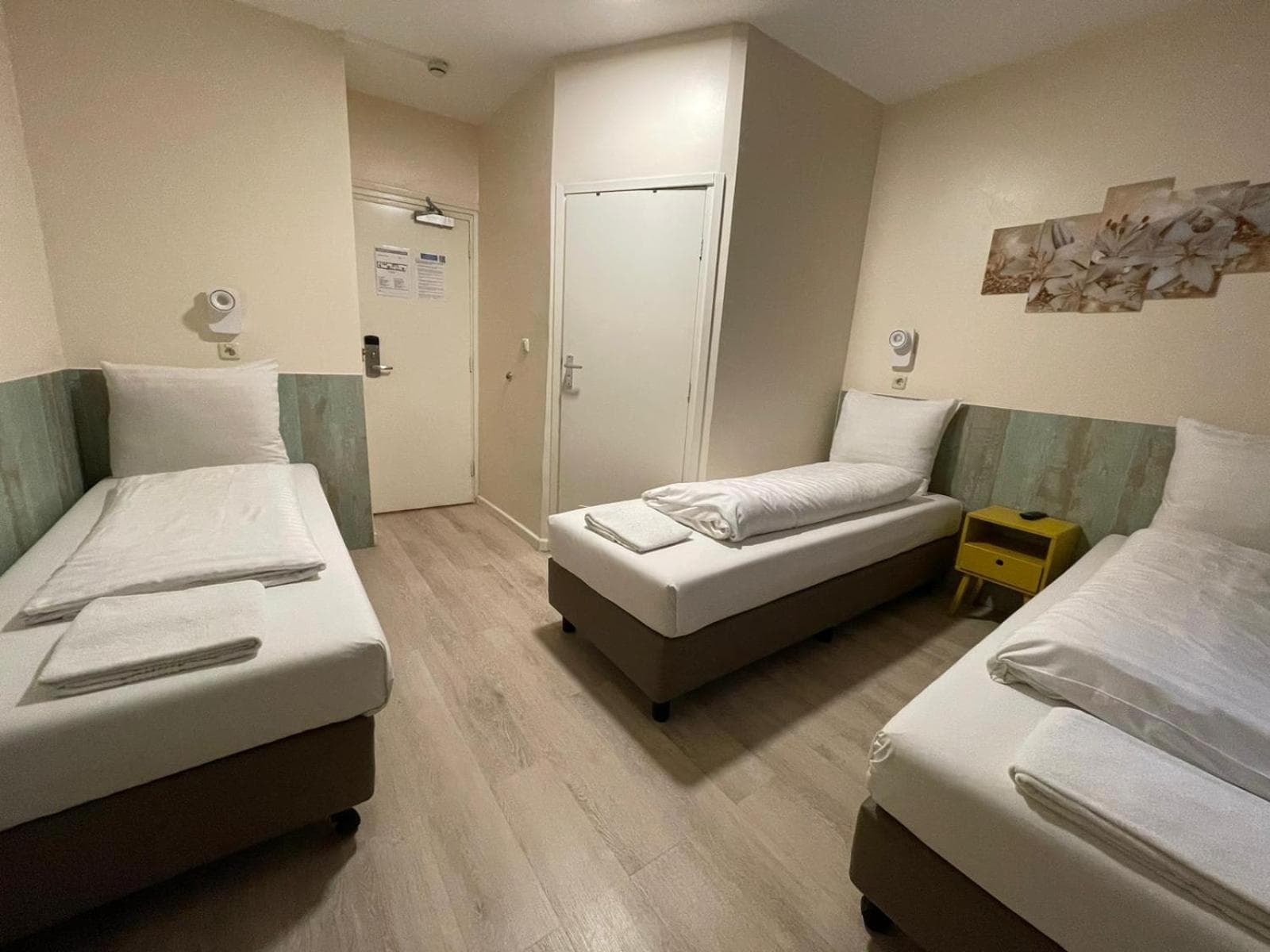 Hotel Damrak Inn — 8