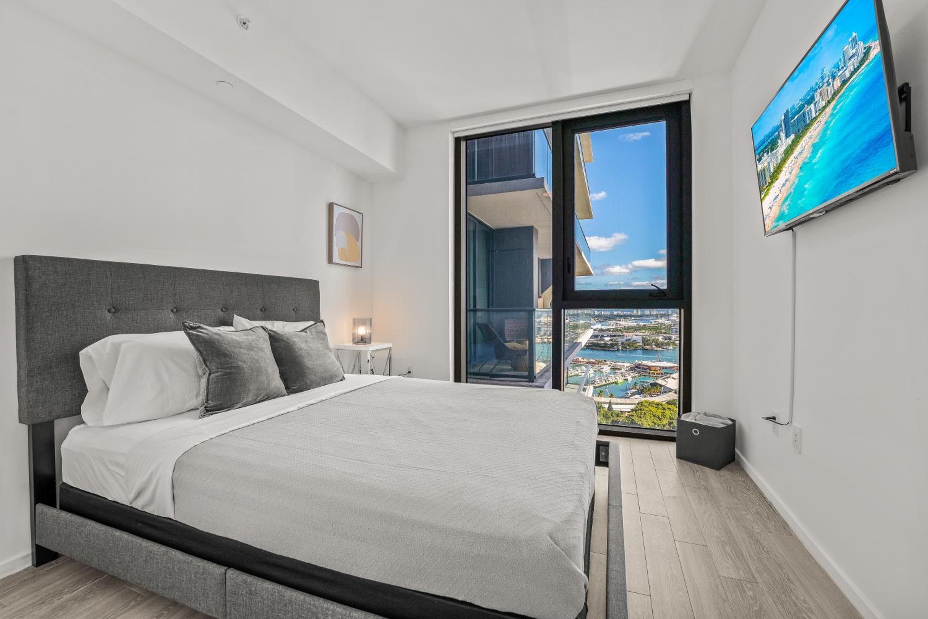 Devereaux Miami 2 Bedroom, 1 Bedroom, and Studio Condos with Balconies — 18