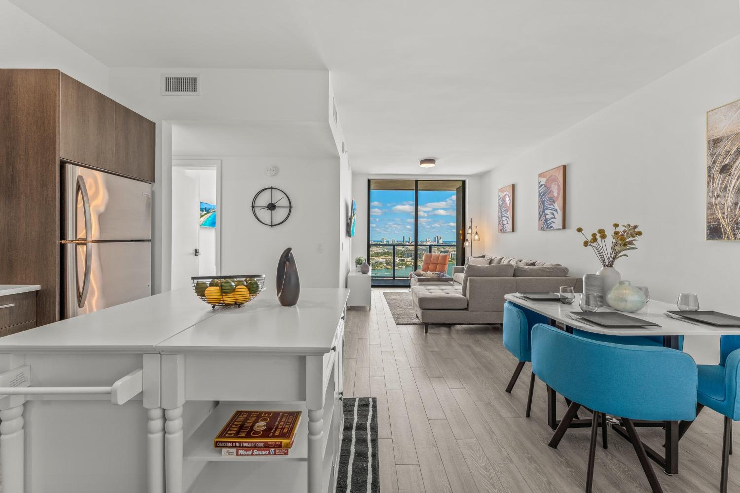 Devereaux Miami 2 Bedroom, 1 Bedroom, and Studio Condos with Balconies — 28