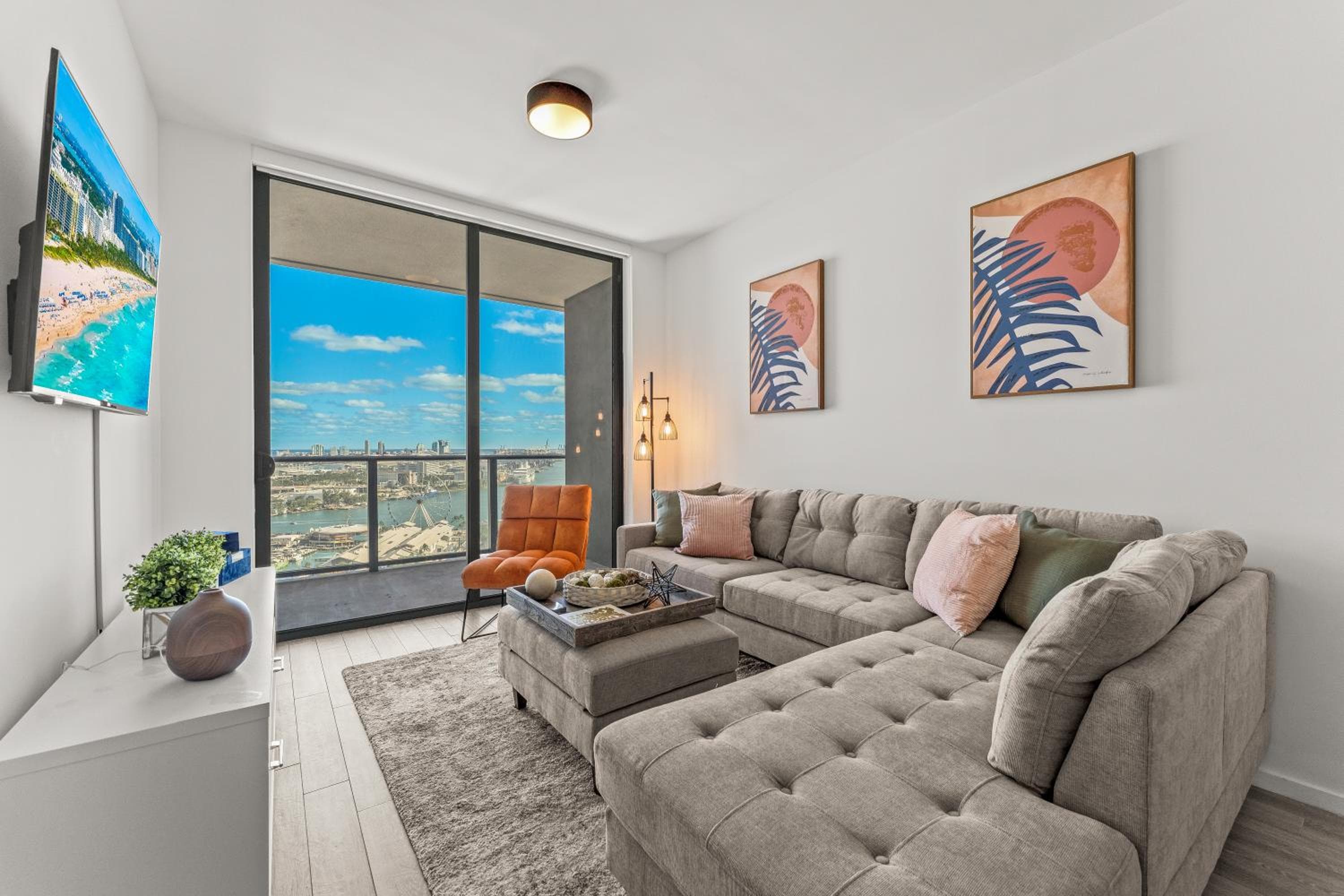 Devereaux Miami 2 Bedroom, 1 Bedroom, and Studio Condos with Balconies — 23
