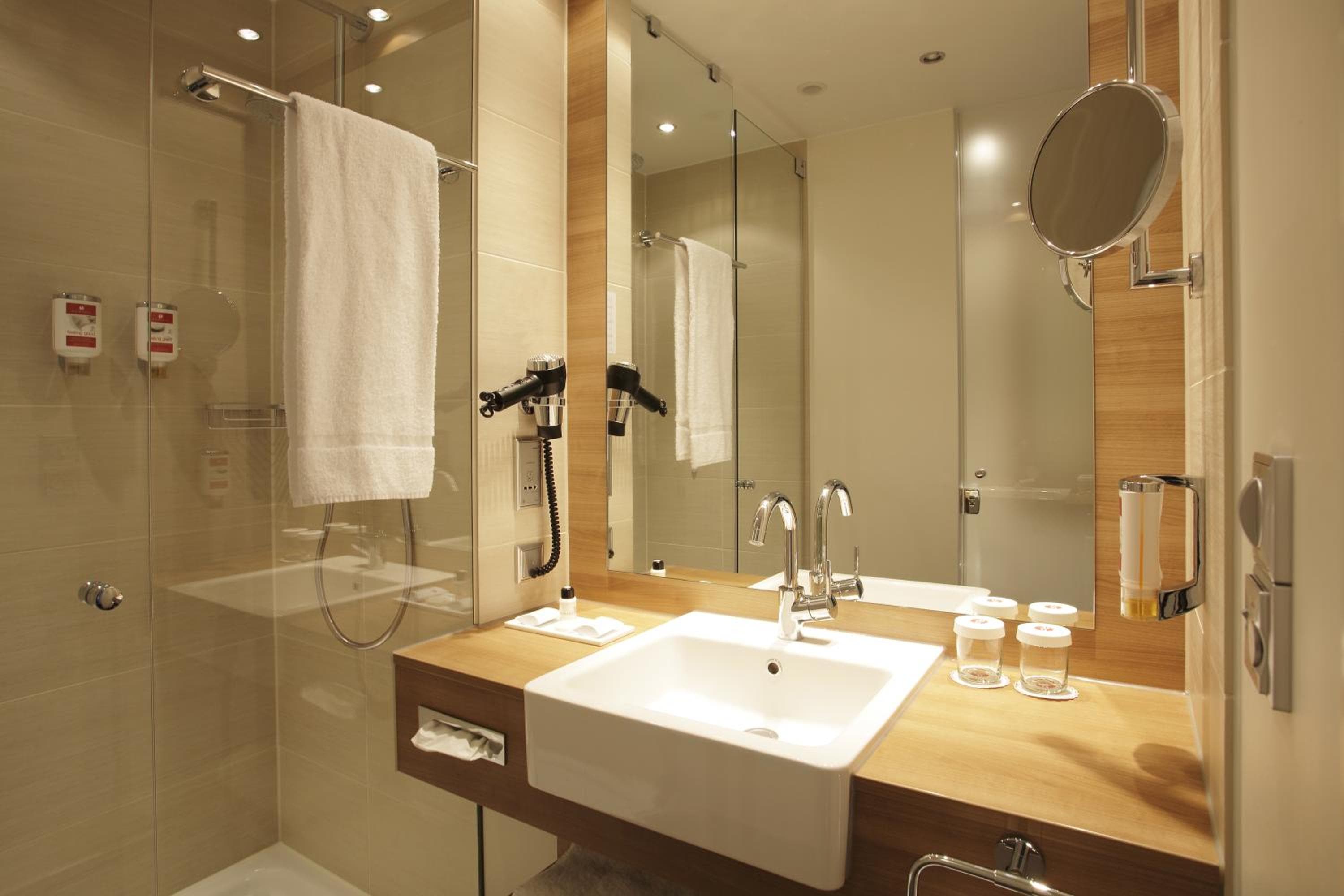 H4 Hotel Berlin Alexanderplatz hotel, Karl-Liebknecht-Strasse 32, Berlin, Germany — photo 6