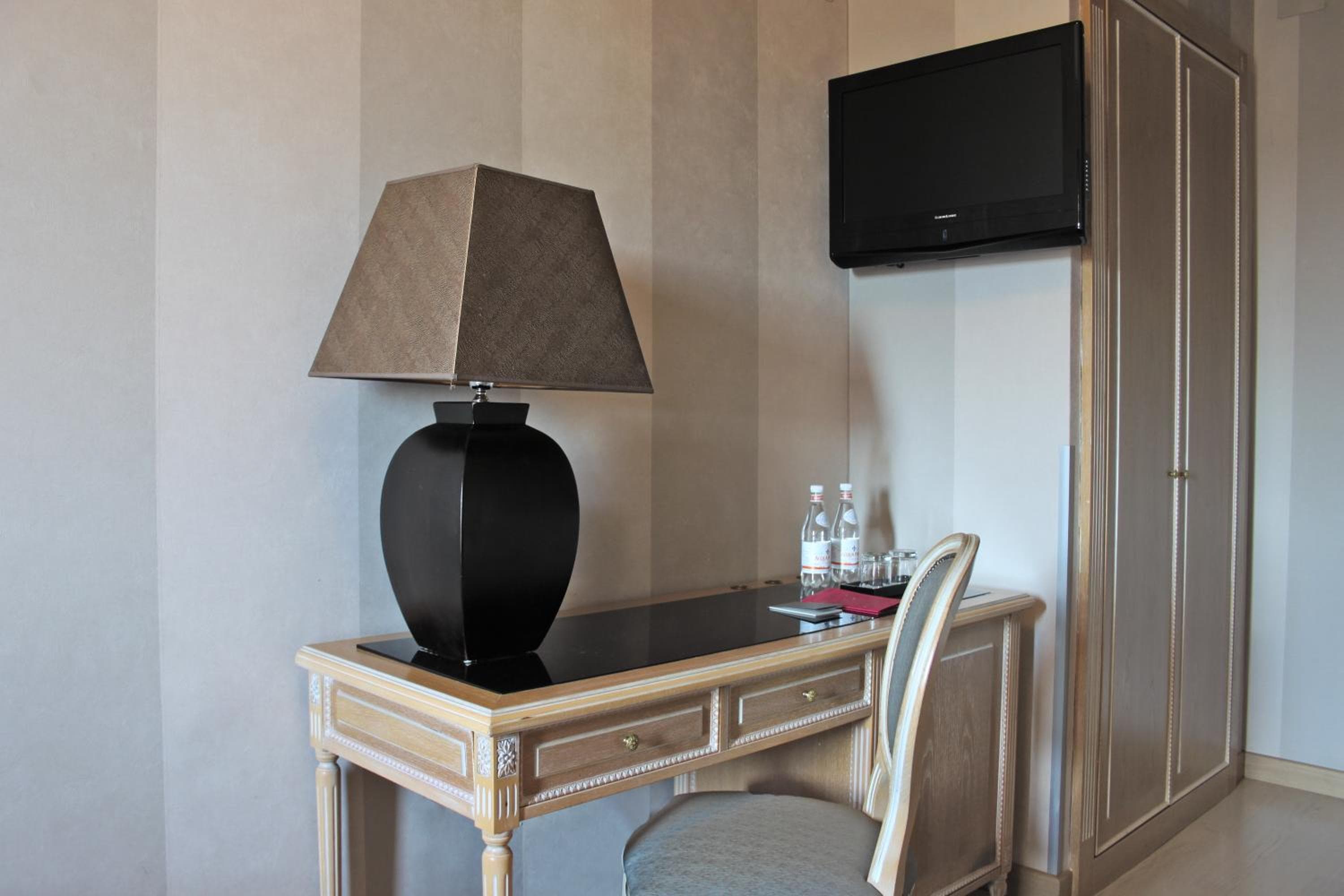 c-hotels Ambasciatori hotel, Via Luigi Alamanni 3, Florence, Italy — photo 7