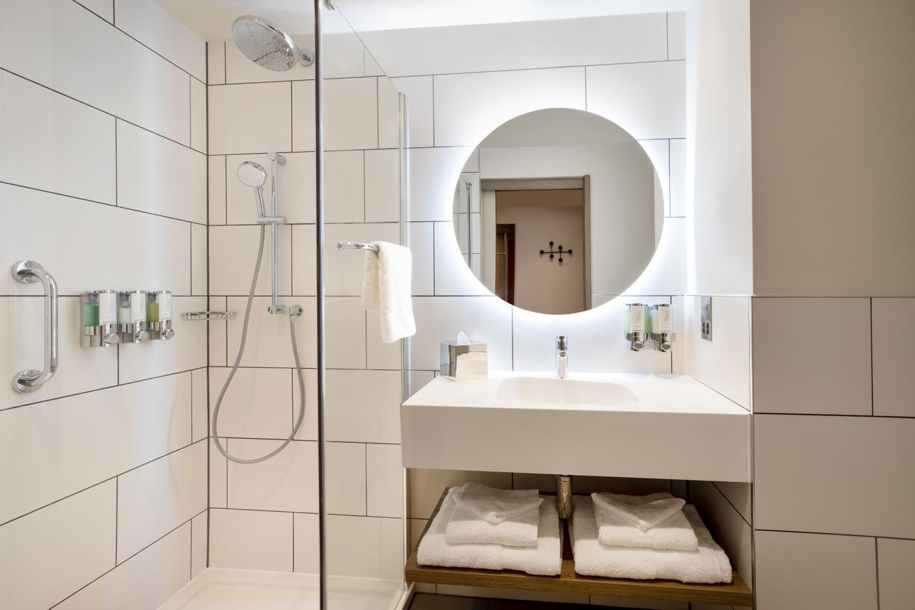 Hampton By Hilton London City hotel, 12-20 Osborn Street, London, United Kingdom — photo 4