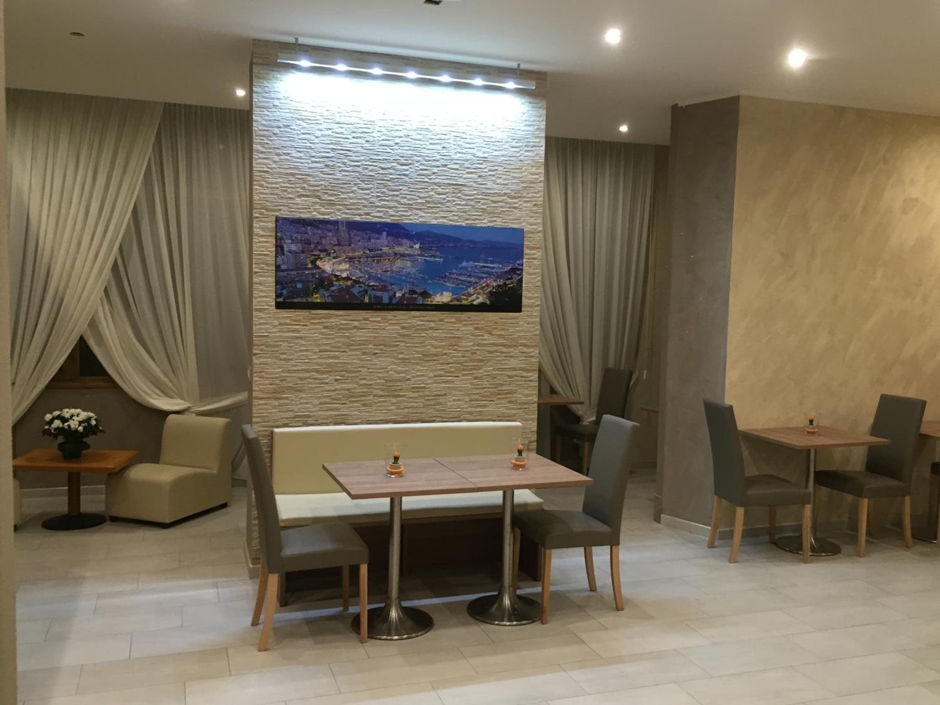 Hotel Montecarlo — 29