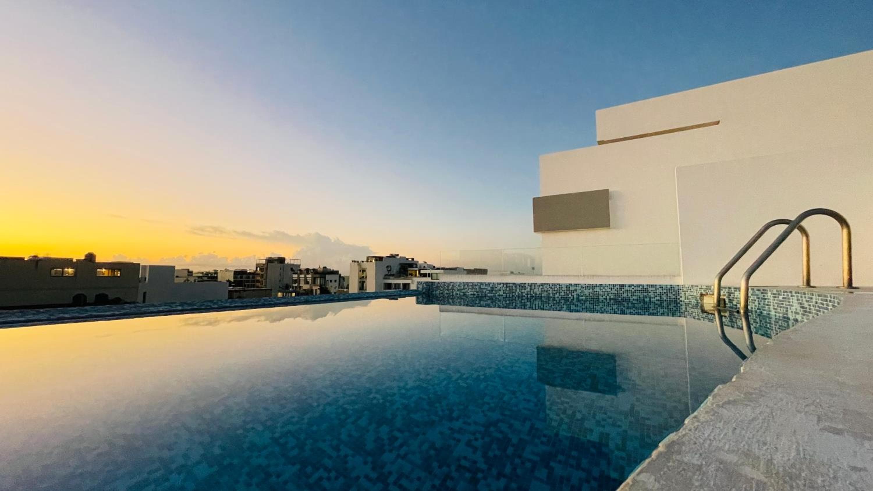 WINDAY HOTEL - Cerca 5a Avenida — 10
