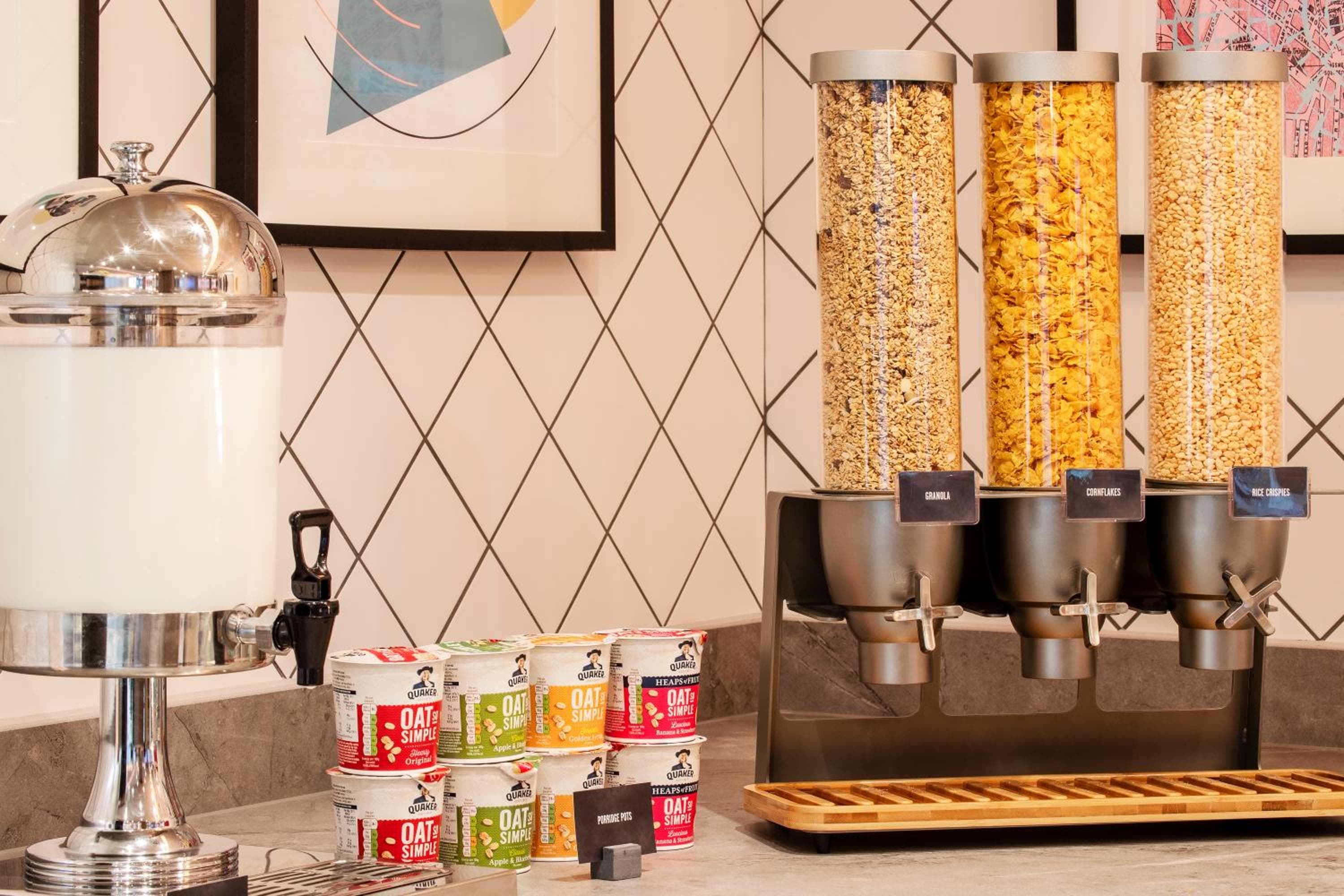 Hampton By Hilton London City hotel, 12-20 Osborn Street, London, United Kingdom — photo 12