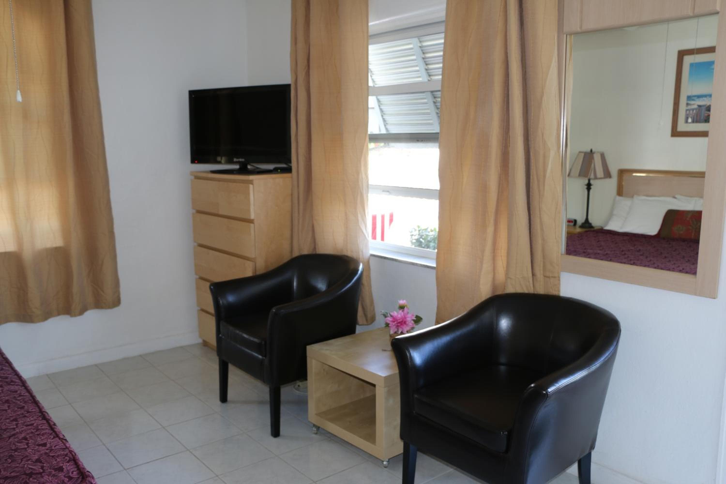 Breakaway Inn Guest House — 9