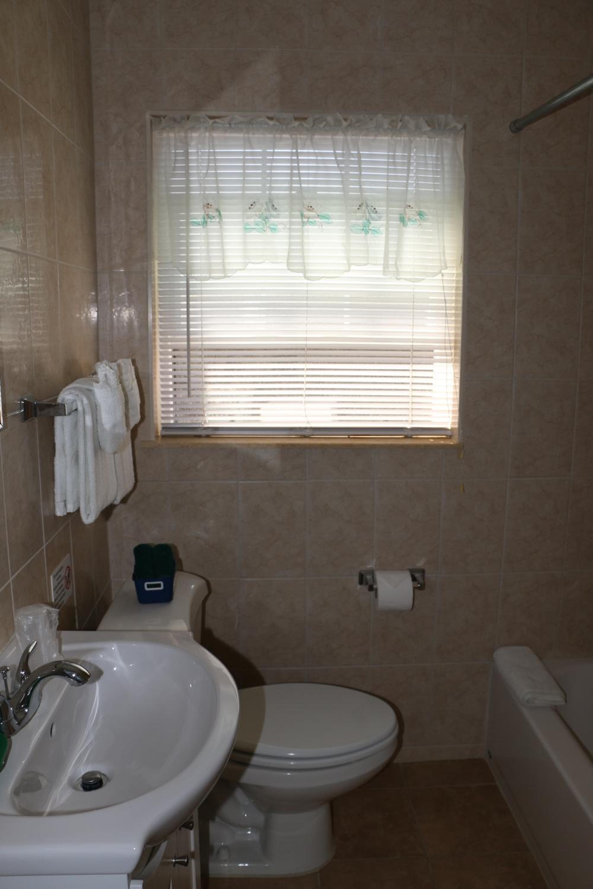 Breakaway Inn Guest House — 19
