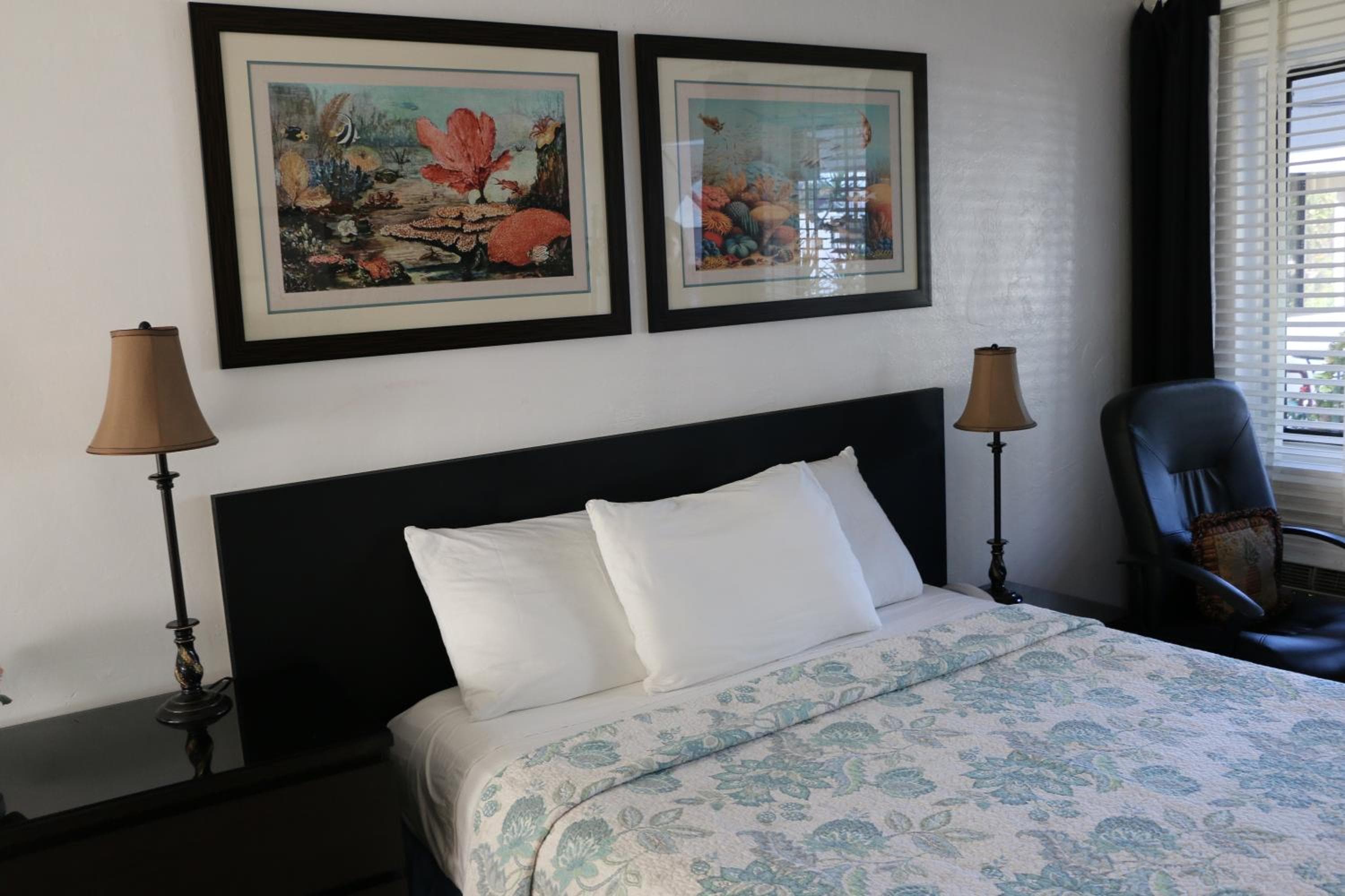 Breakaway Inn Guest House — 12