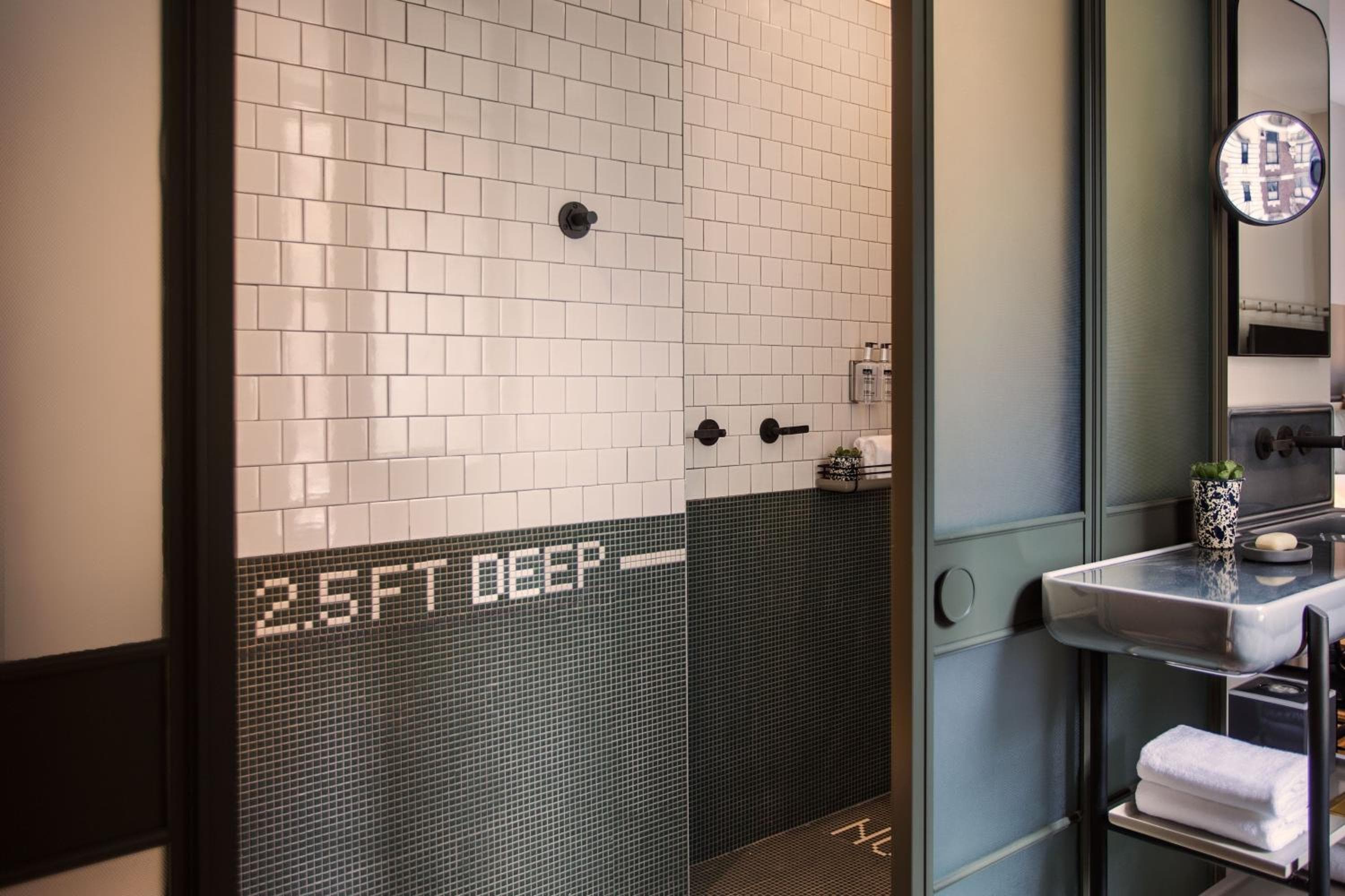 MOXY NYC Times Square — 28