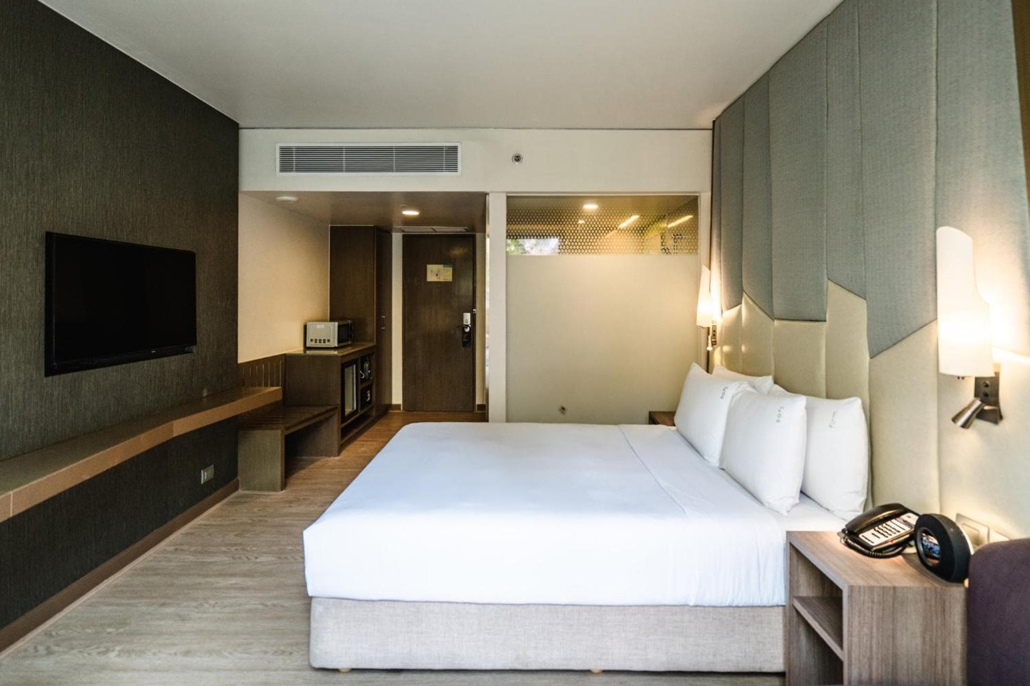 Holiday Inn Express Bangkok Sukhumvit 11 by IHG — 13
