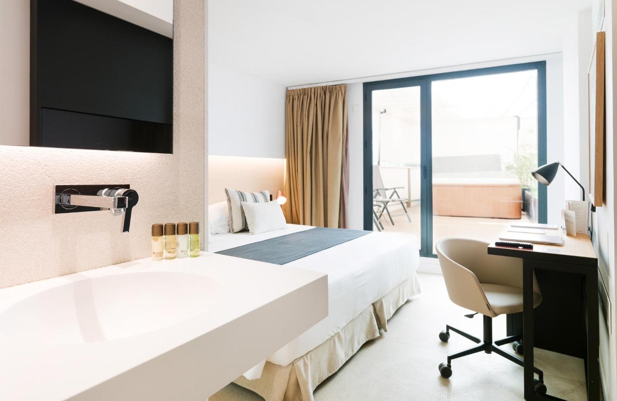Nakar Hotel — 28