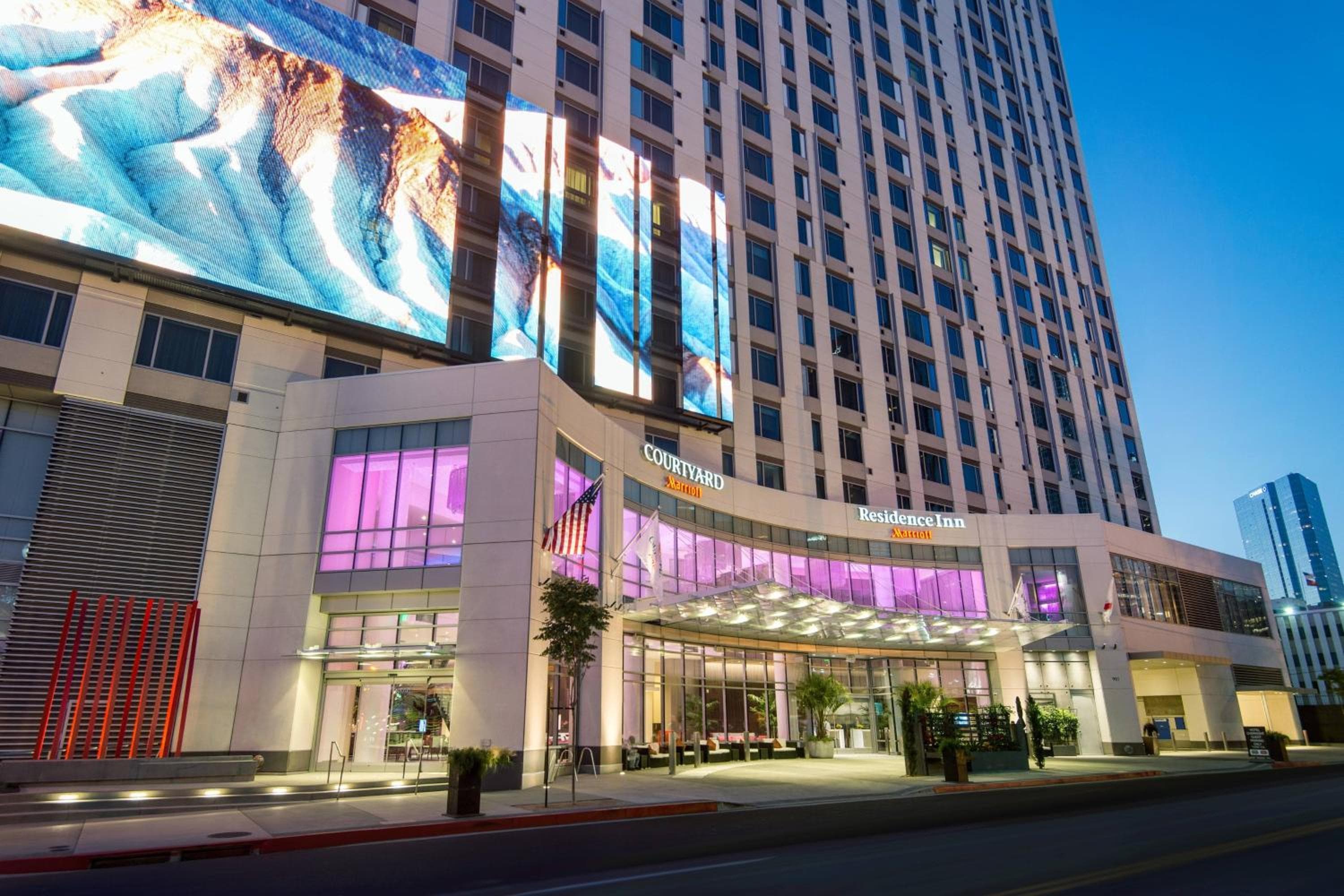 Courtyard by Marriott Los Angeles L.A. LIVE — 3