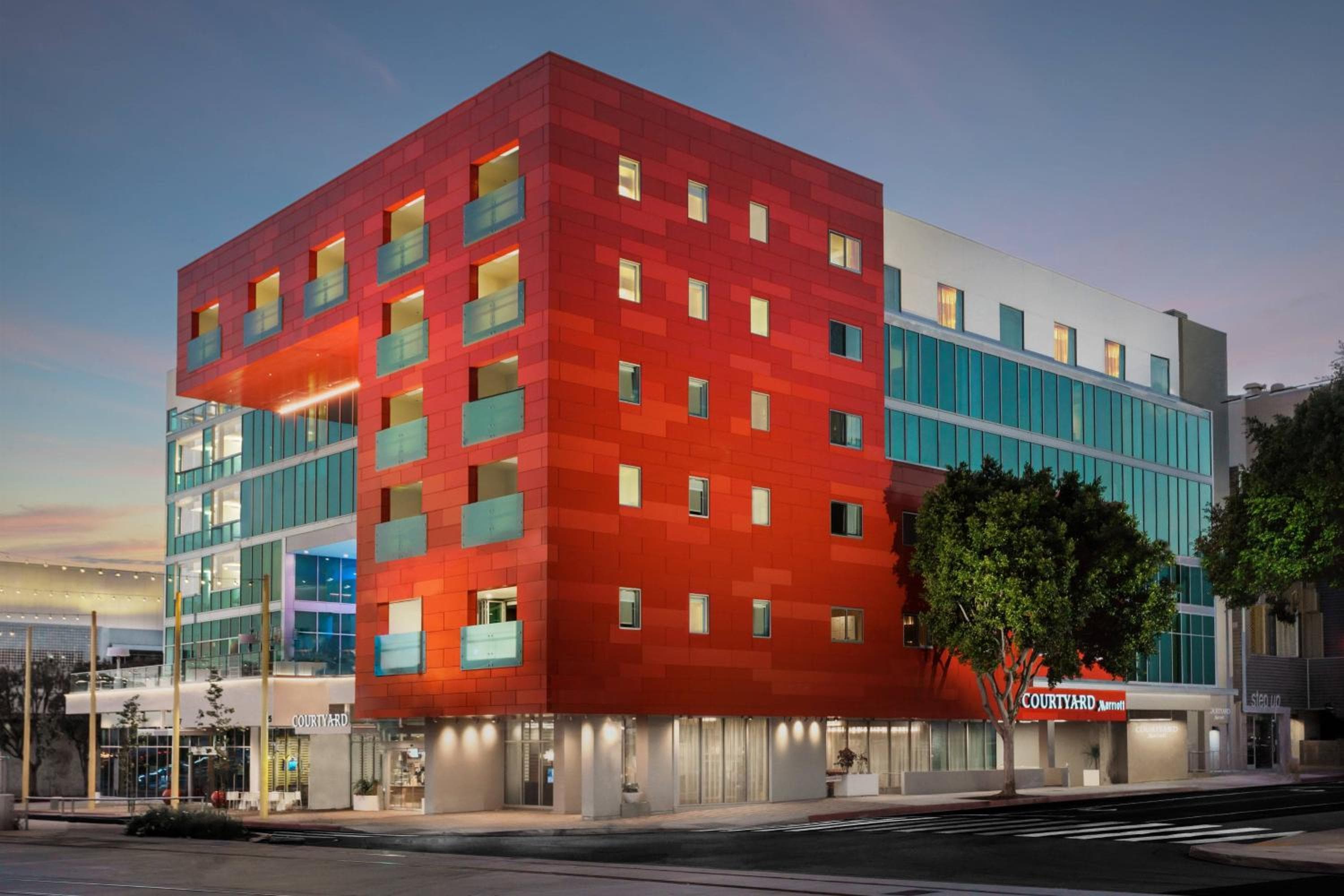 Courtyard by Marriott Santa Monica — 1