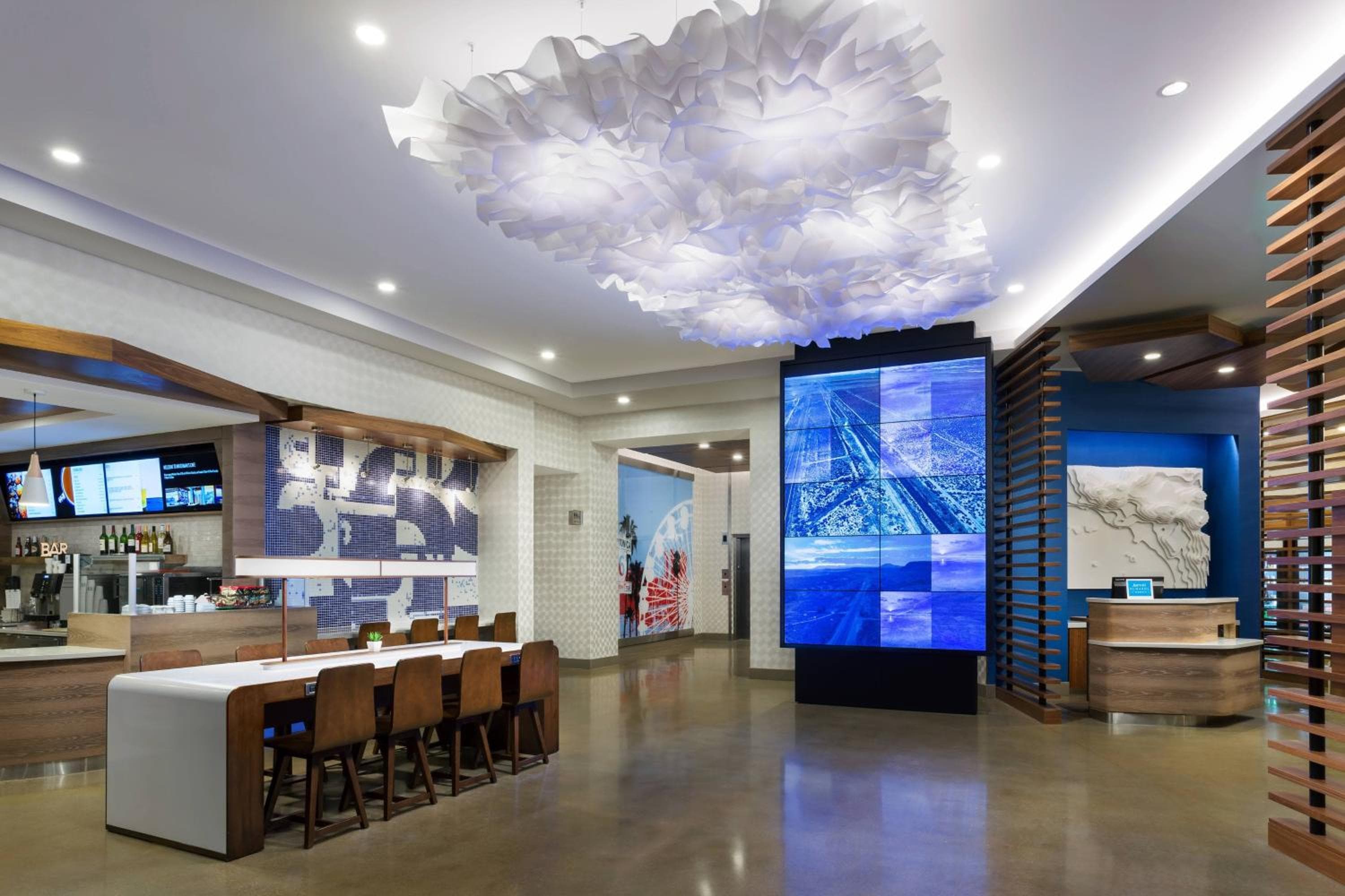 Courtyard by Marriott Santa Monica — 9