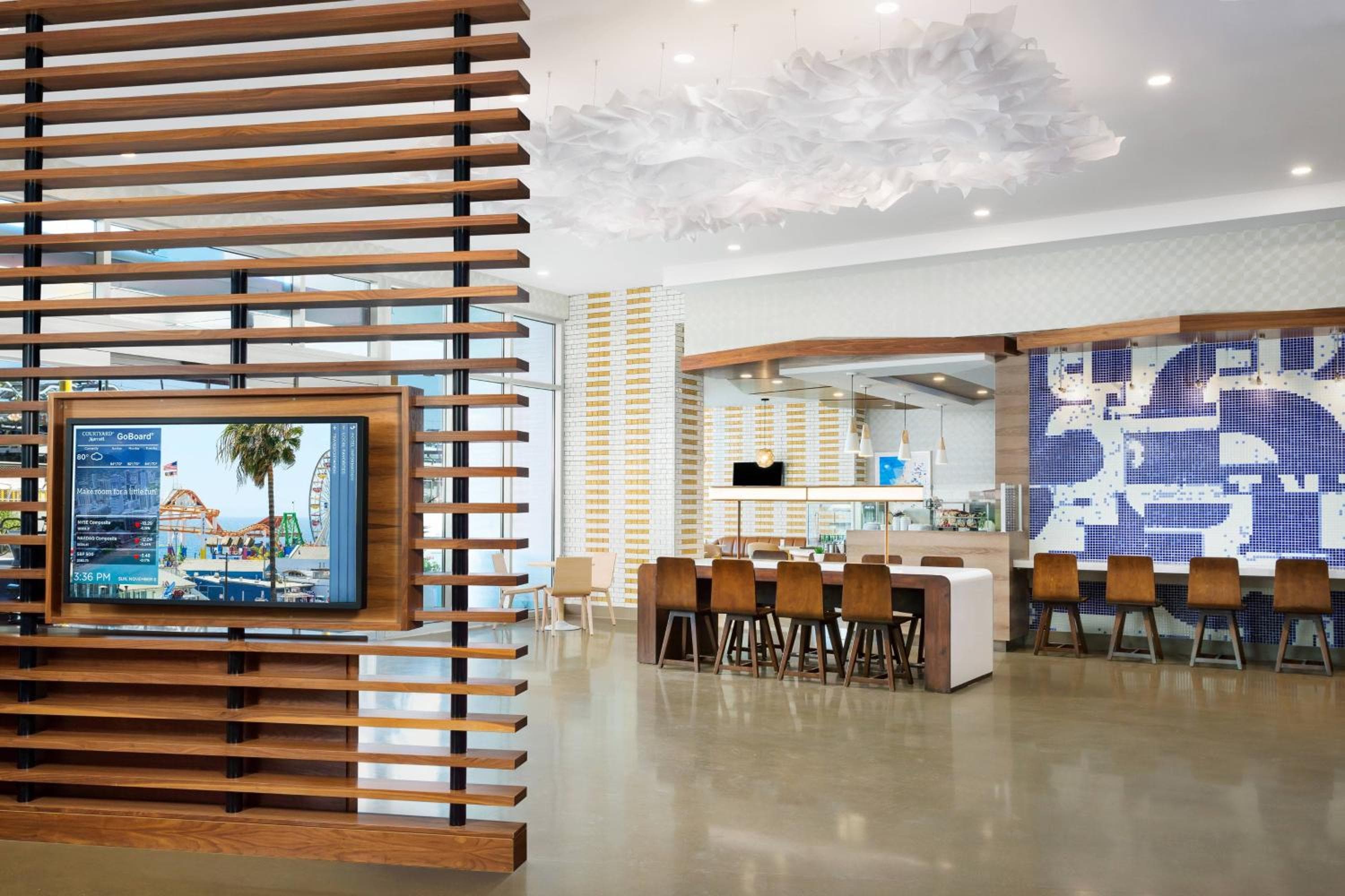 Courtyard by Marriott Santa Monica — 8
