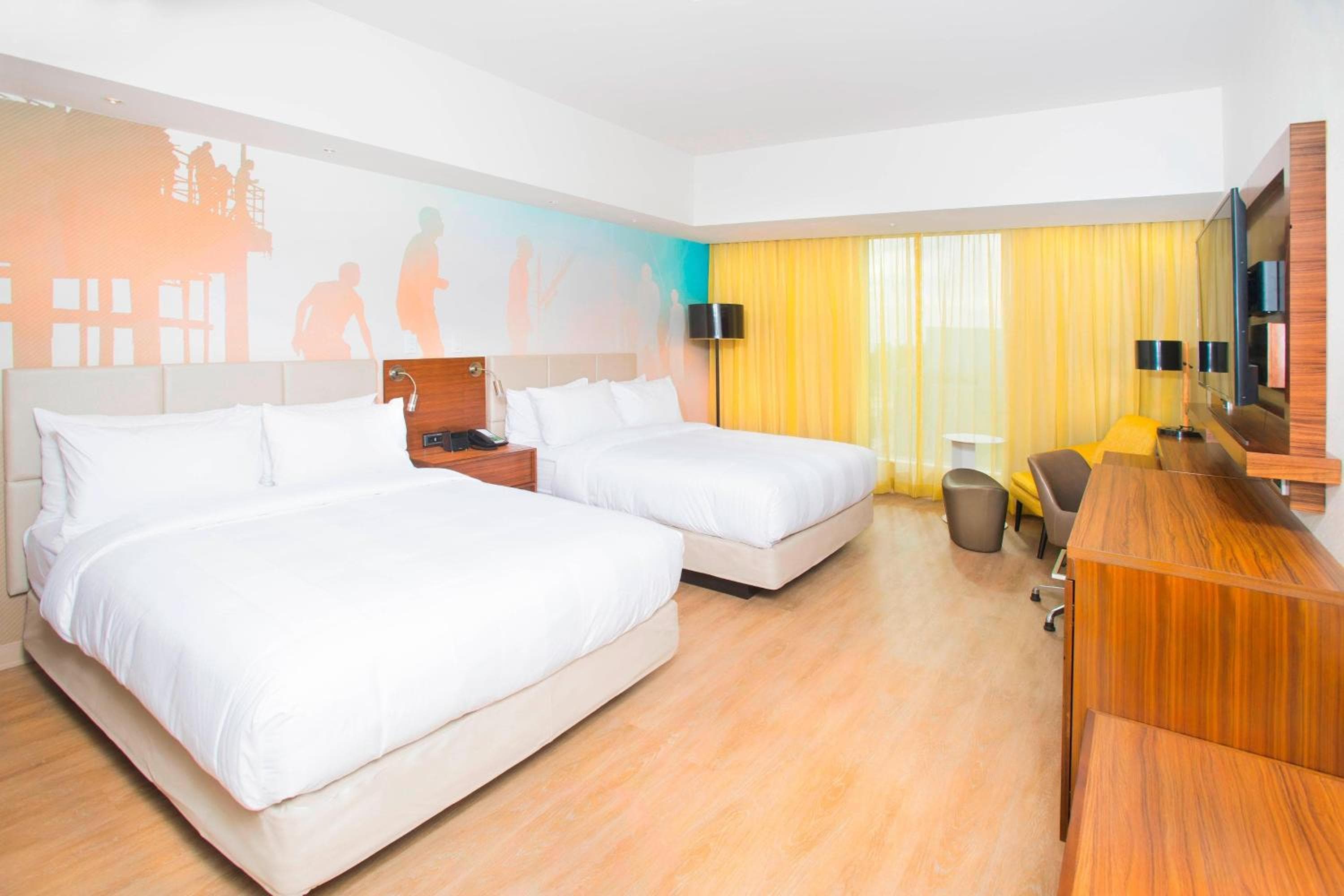 Courtyard by Marriott Santa Monica — 11