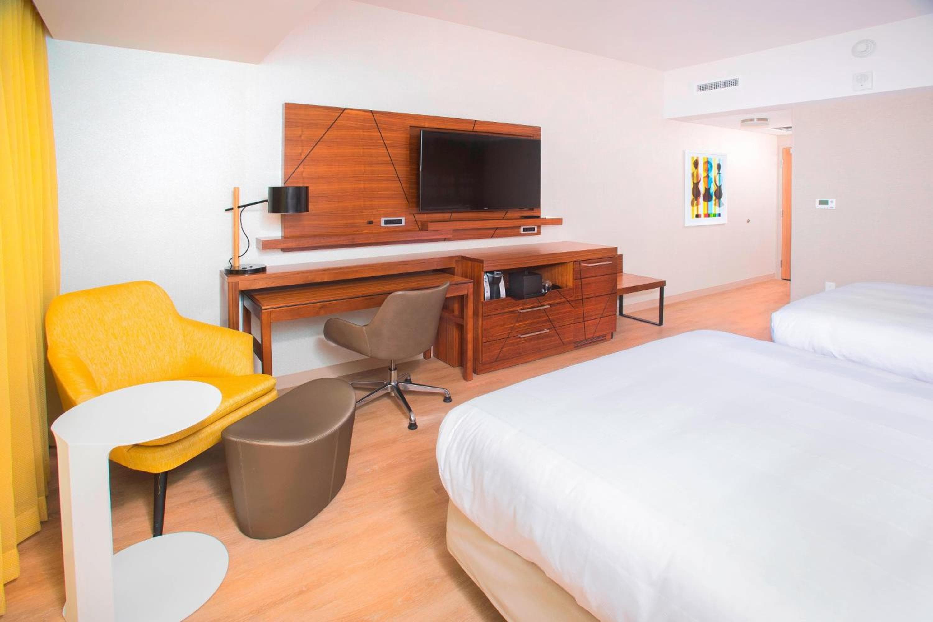 Courtyard by Marriott Santa Monica — 12