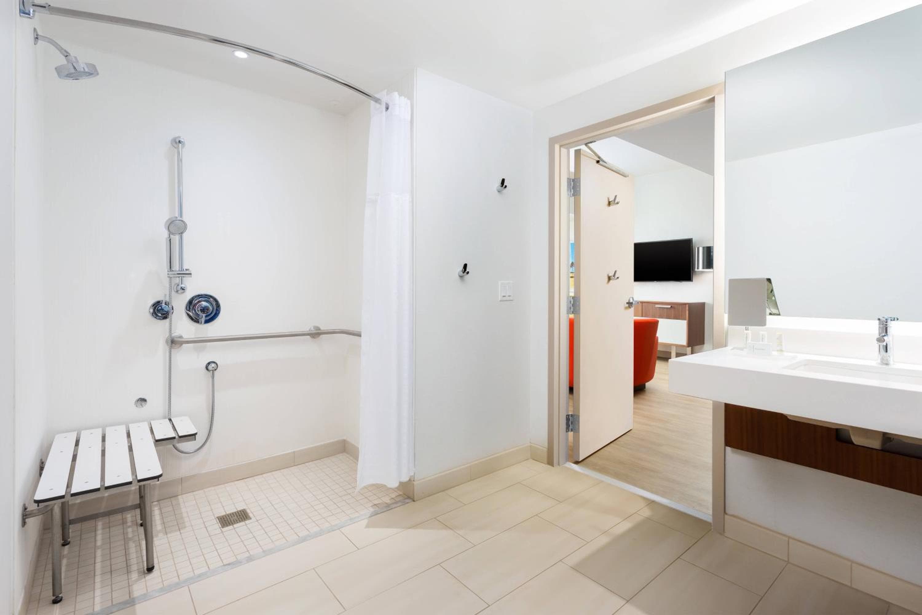Courtyard by Marriott Santa Monica — 17
