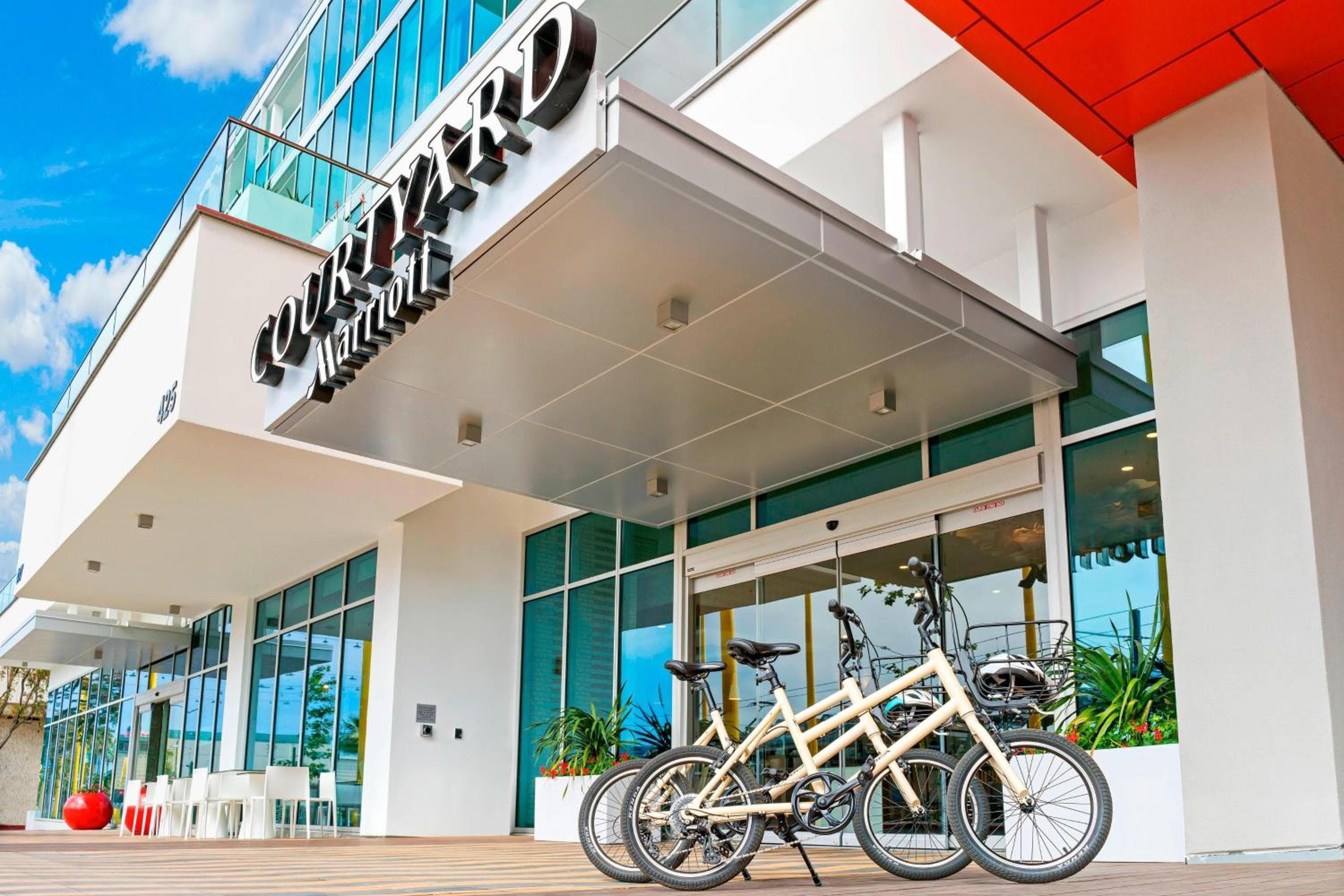 Courtyard by Marriott Santa Monica — 11