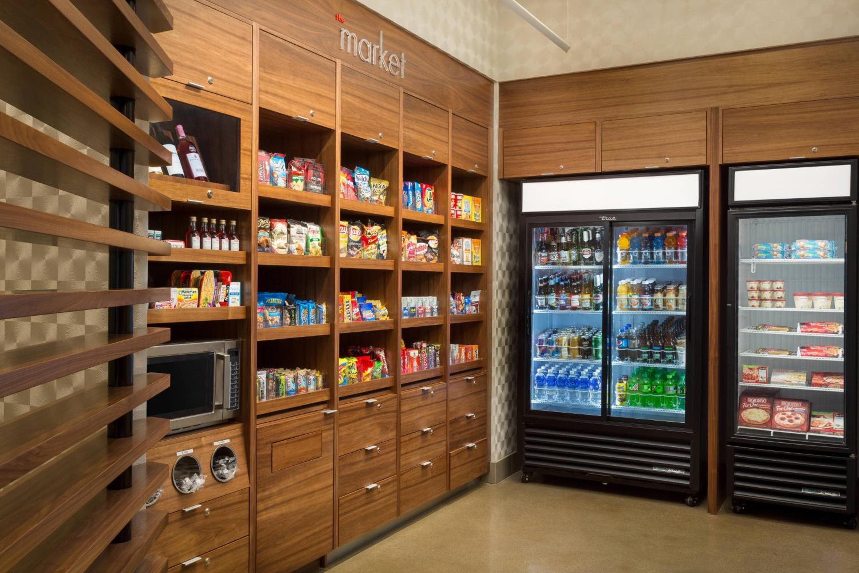Courtyard by Marriott Santa Monica — 16
