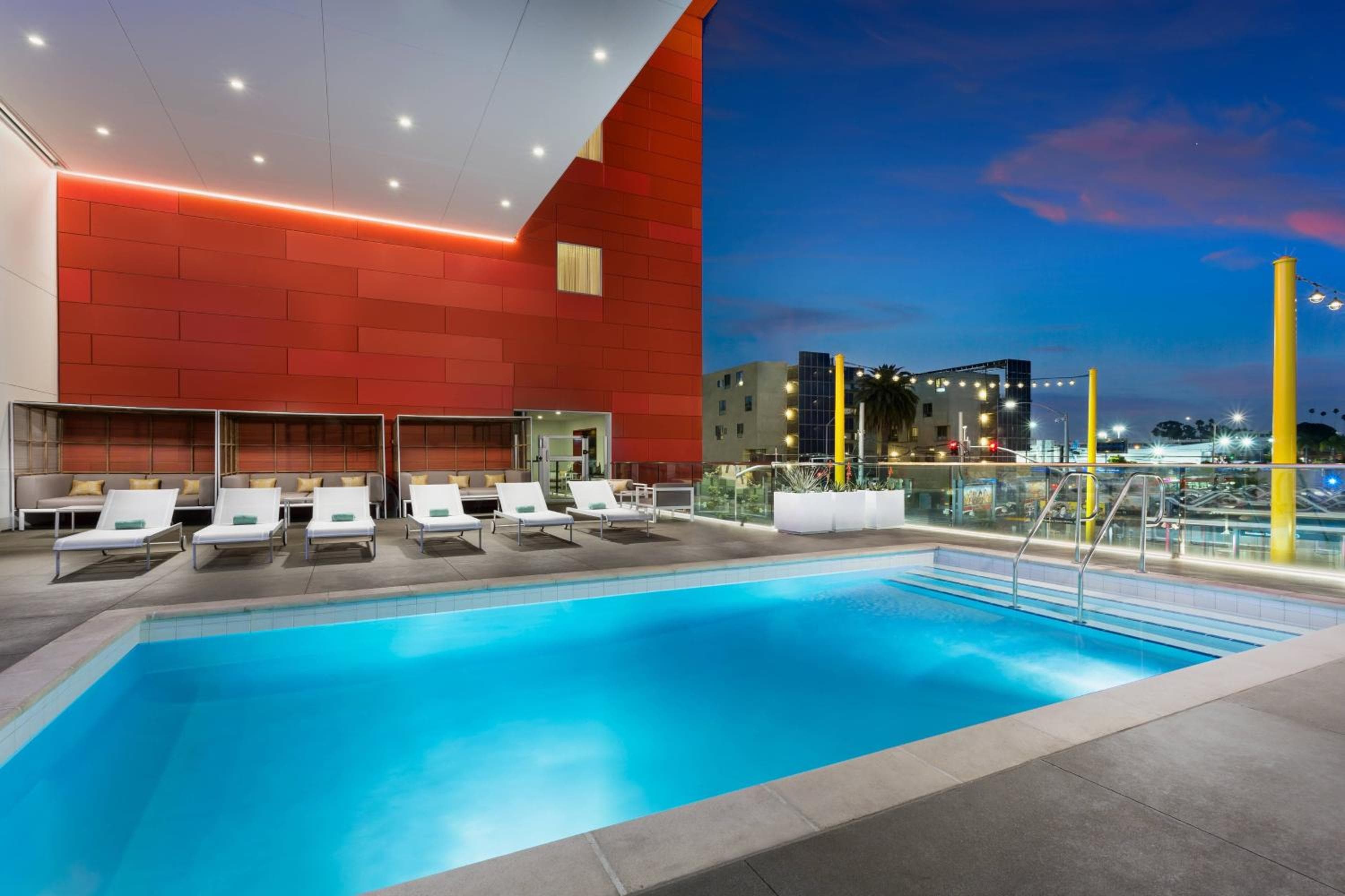 Courtyard by Marriott Santa Monica — 17