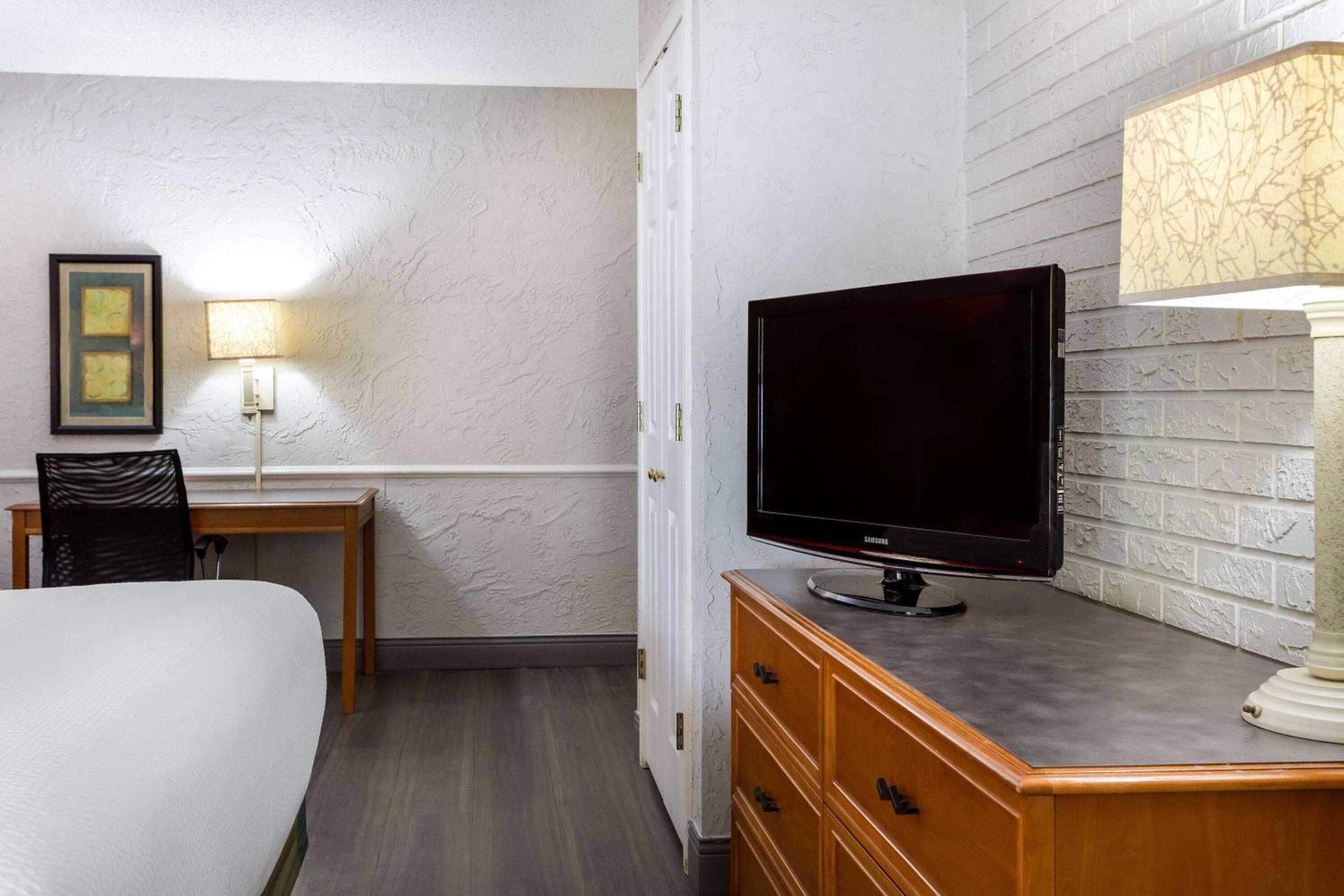 La Quinta Inn Tampa Airport Stadium Westshore — 6