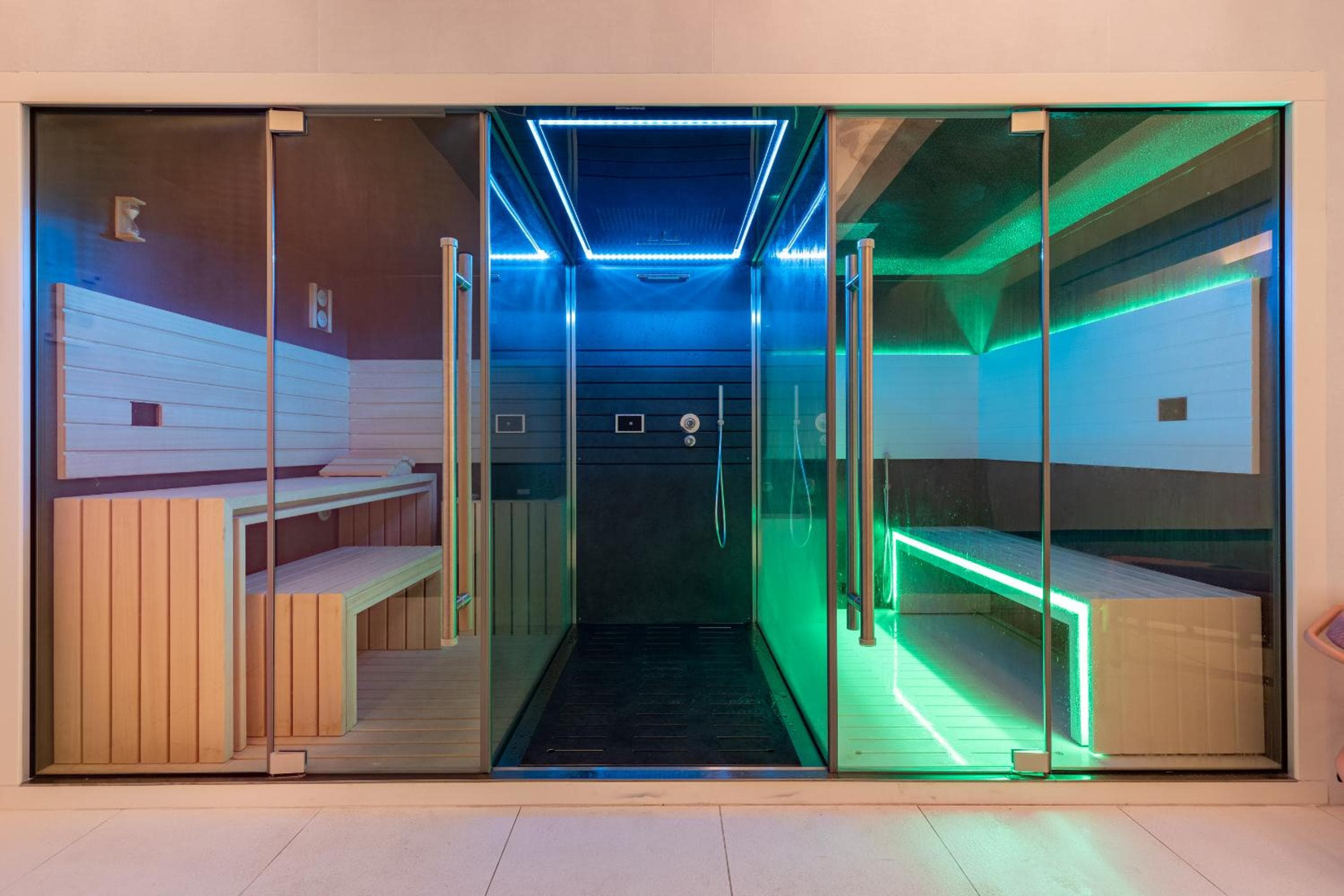 LUSTER Hotel — 16