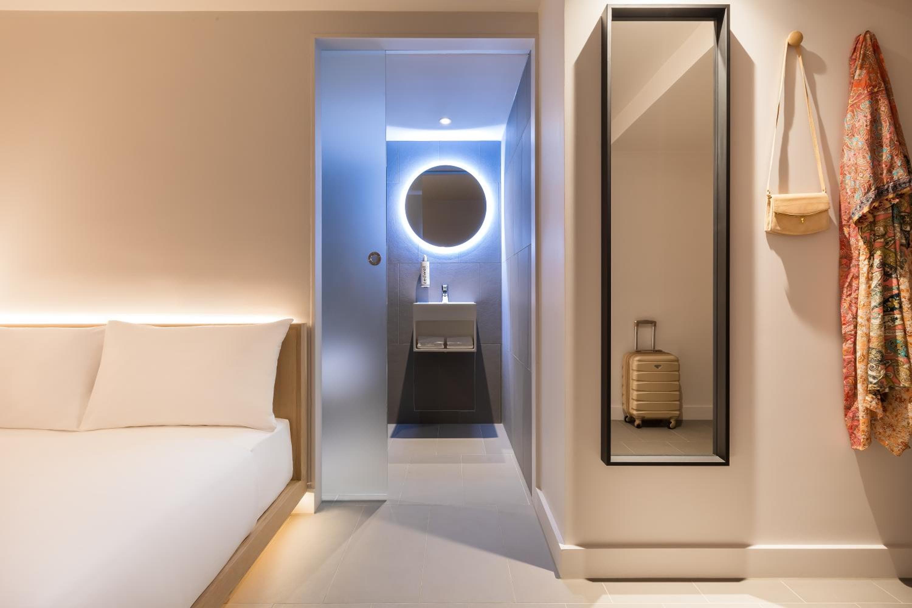 Zedwell Underground Hotel Tottenham Court Rd — 25