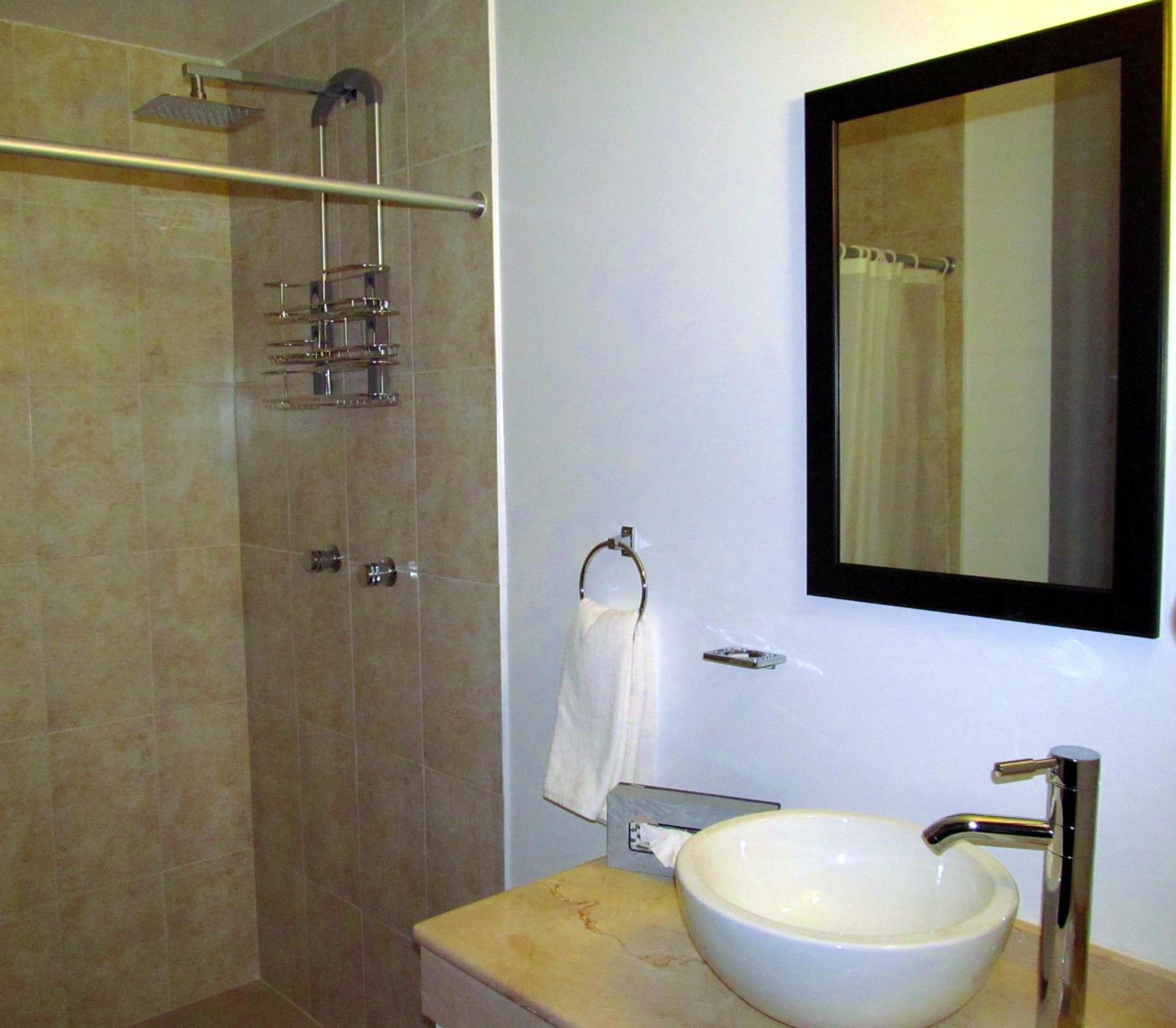 Hotel & Suites PF — 11