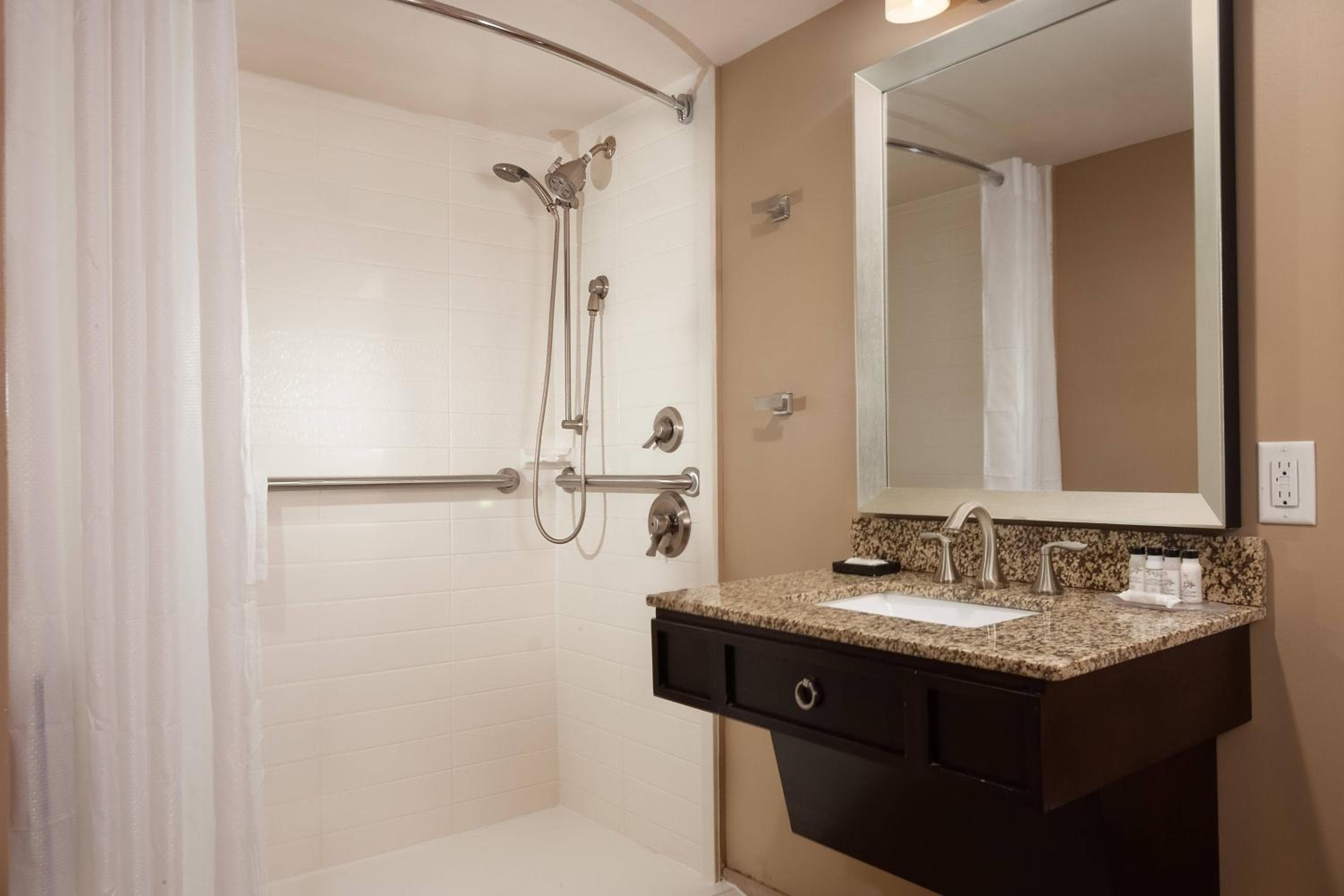 Delta Hotels by Marriott Orlando Lake Buena Vista — 11