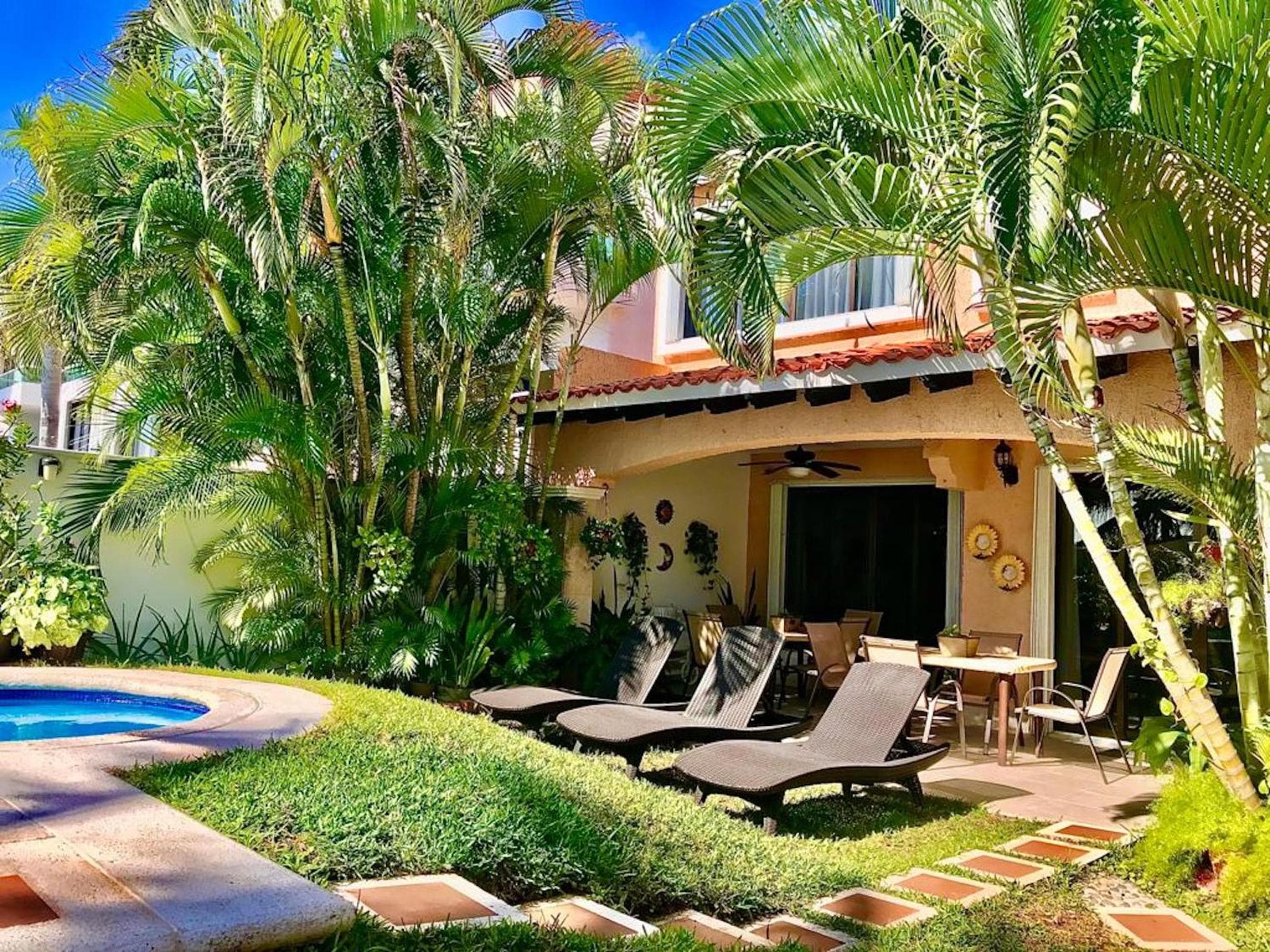 Magnifica Villa Palmeras luxurious 4 Br 6 Bds 4 Ba private pool lagoon front super fast Wifi — 6