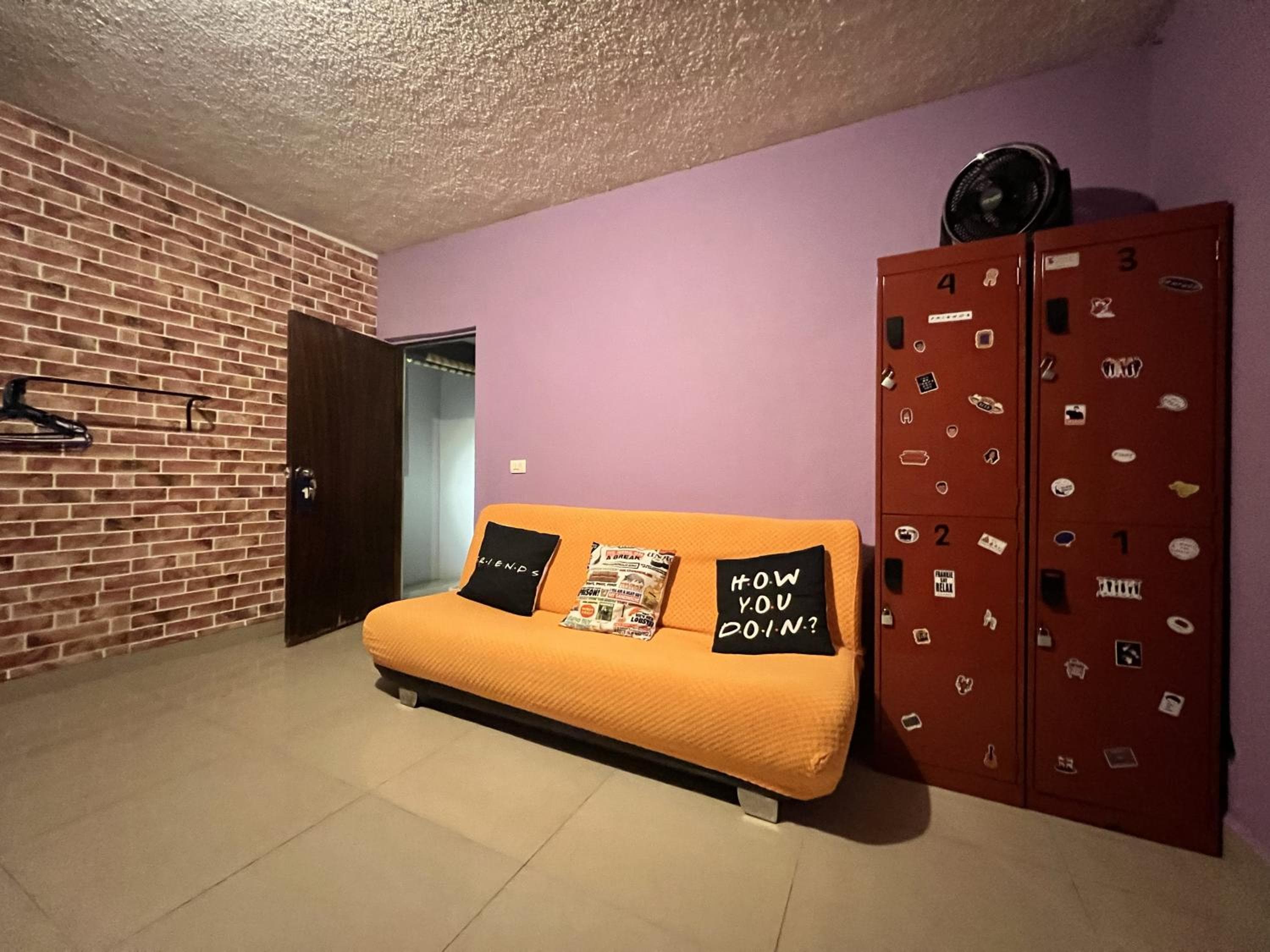 DICI Coliving Housing The Friends Room — 1
