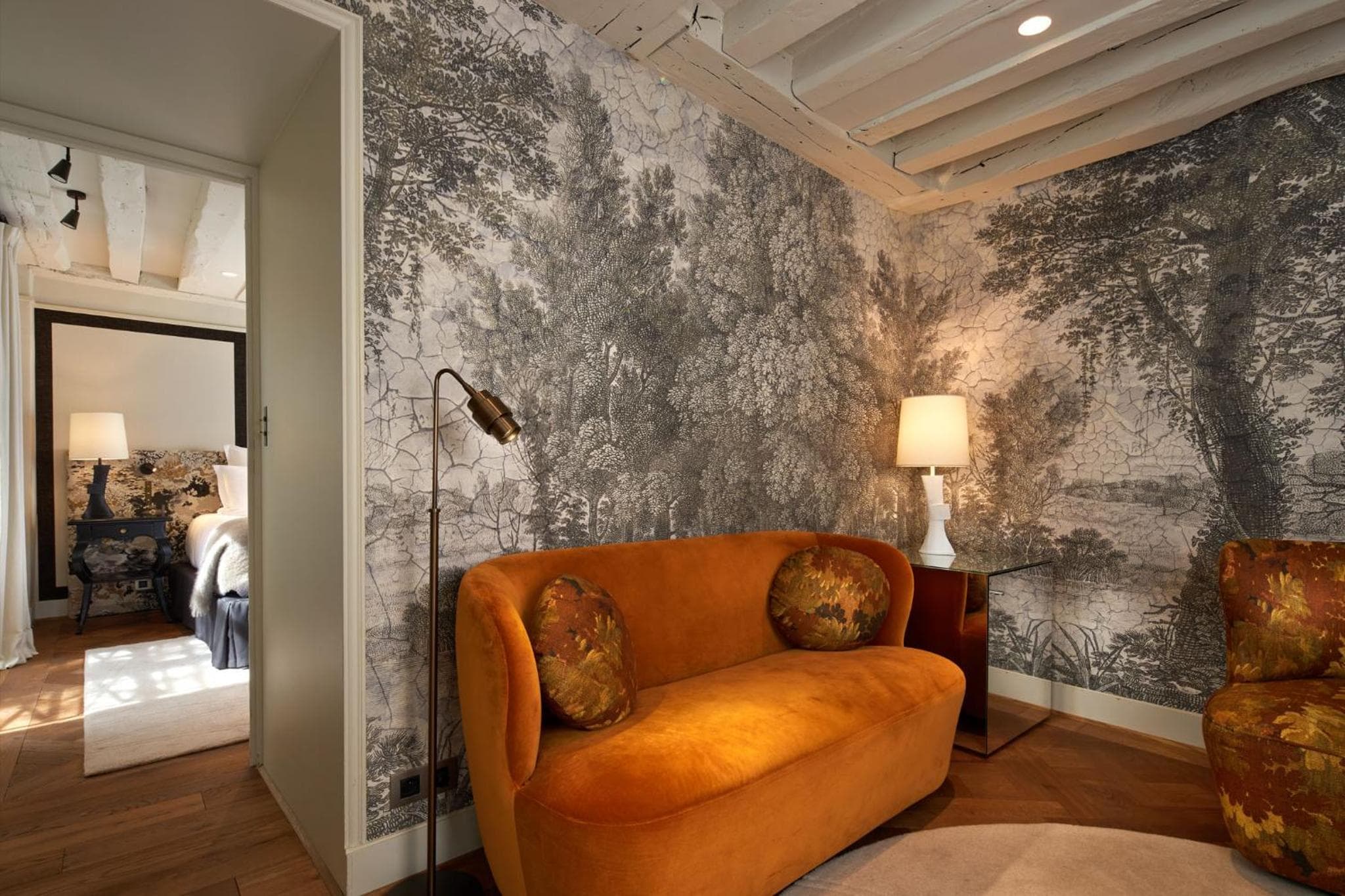 Le Pavillon de la Reine & Spa, Place des Vosges — 6
