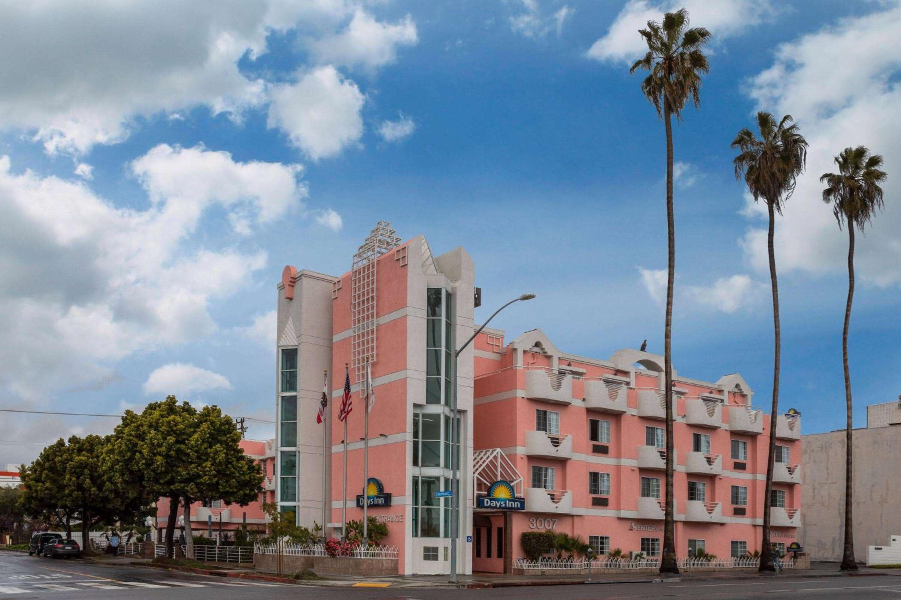 Days Inn by Wyndham Santa Monica — 7