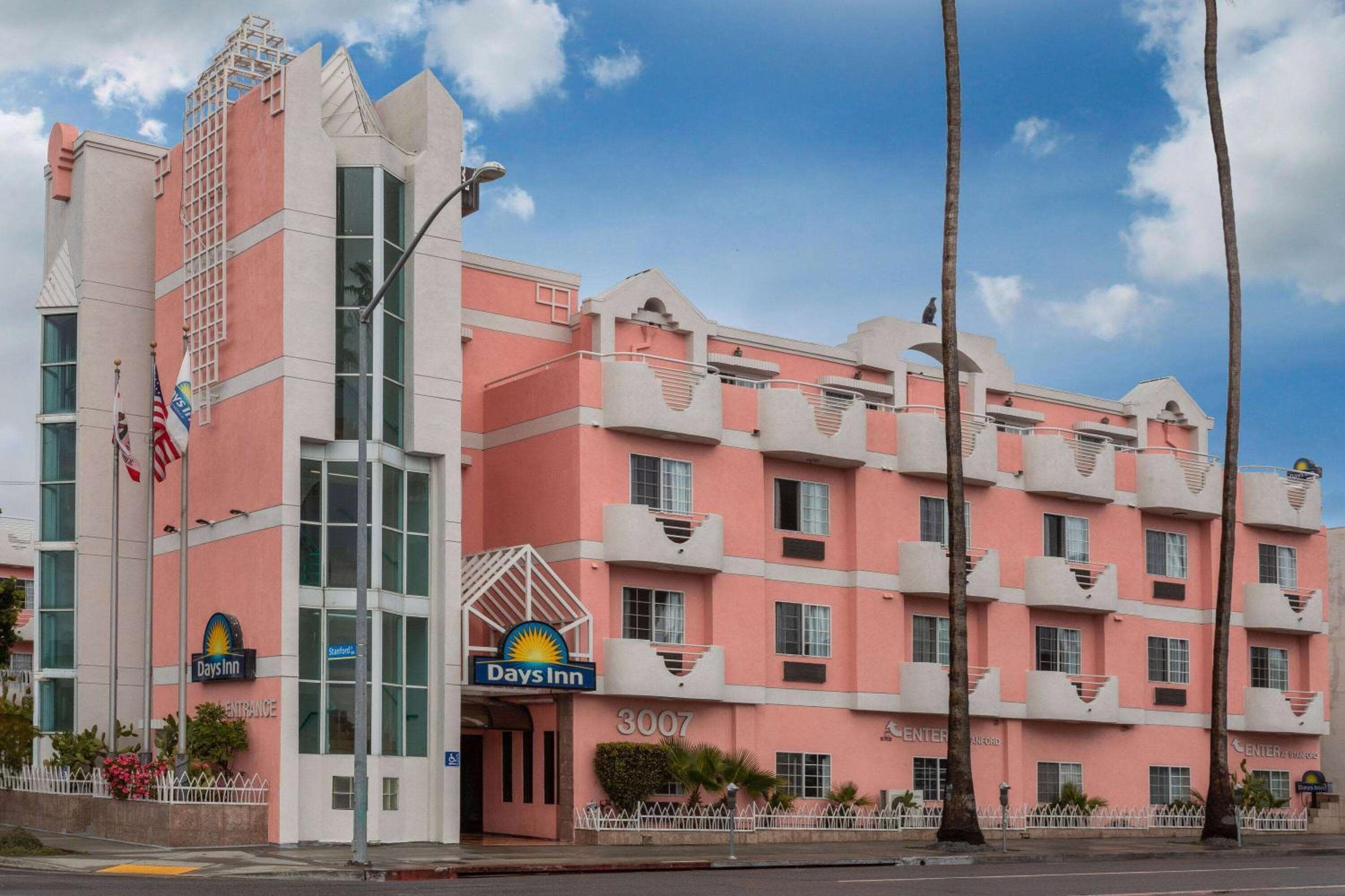 Days Inn by Wyndham Santa Monica — 8