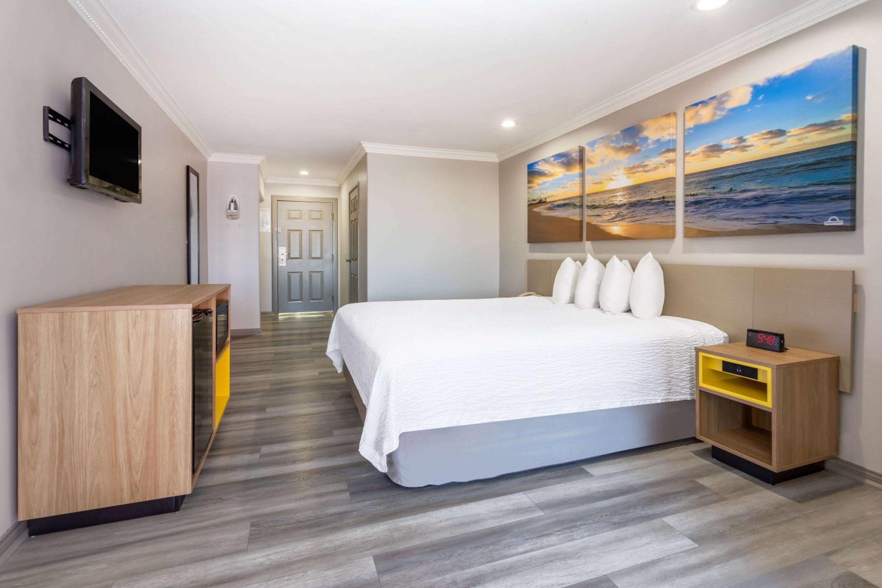 Days Inn by Wyndham Santa Monica — 27